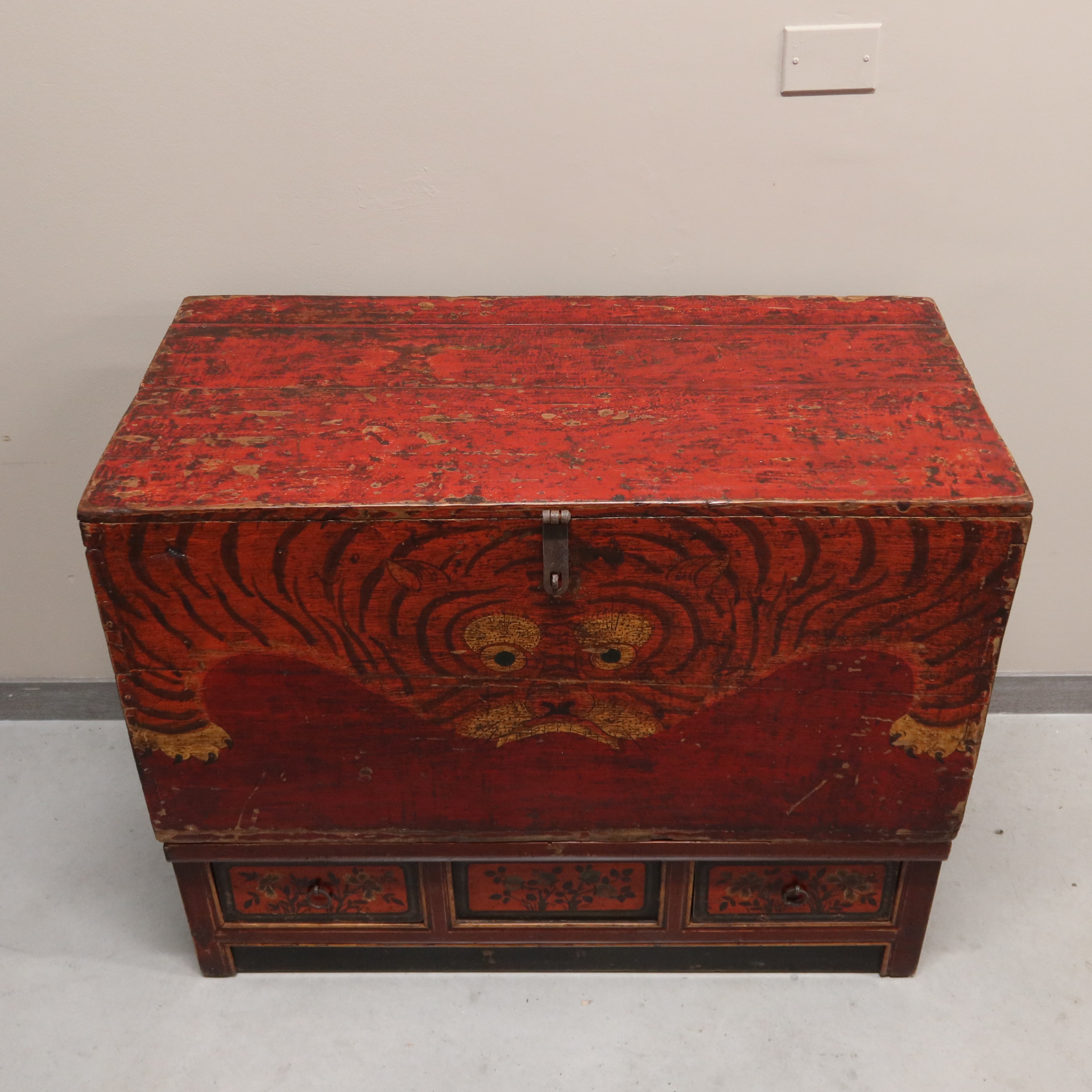 BAULE DEL QINGHAI CON BASE A 3C "DECORO TIGRE"