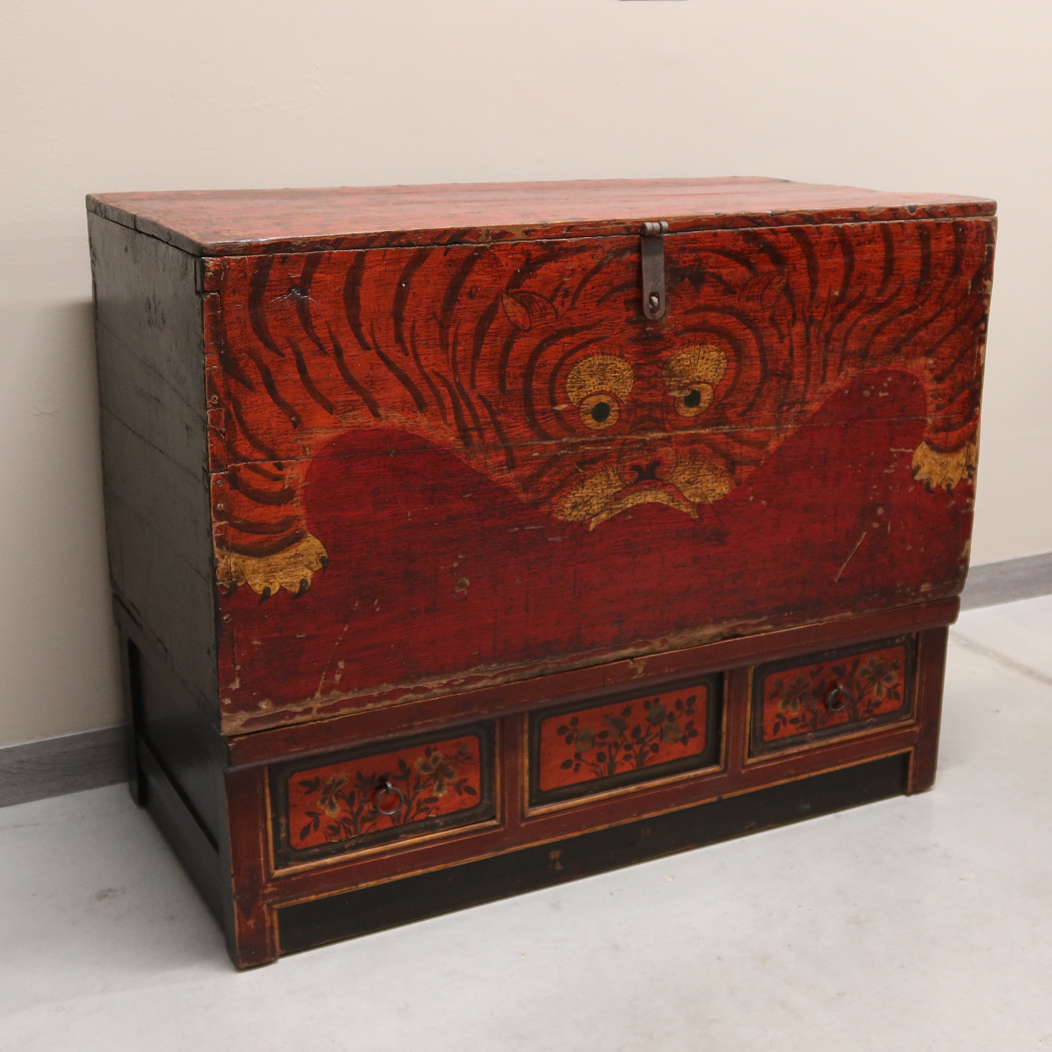 BAULE DEL QINGHAI CON BASE A 3C "DECORO TIGRE"