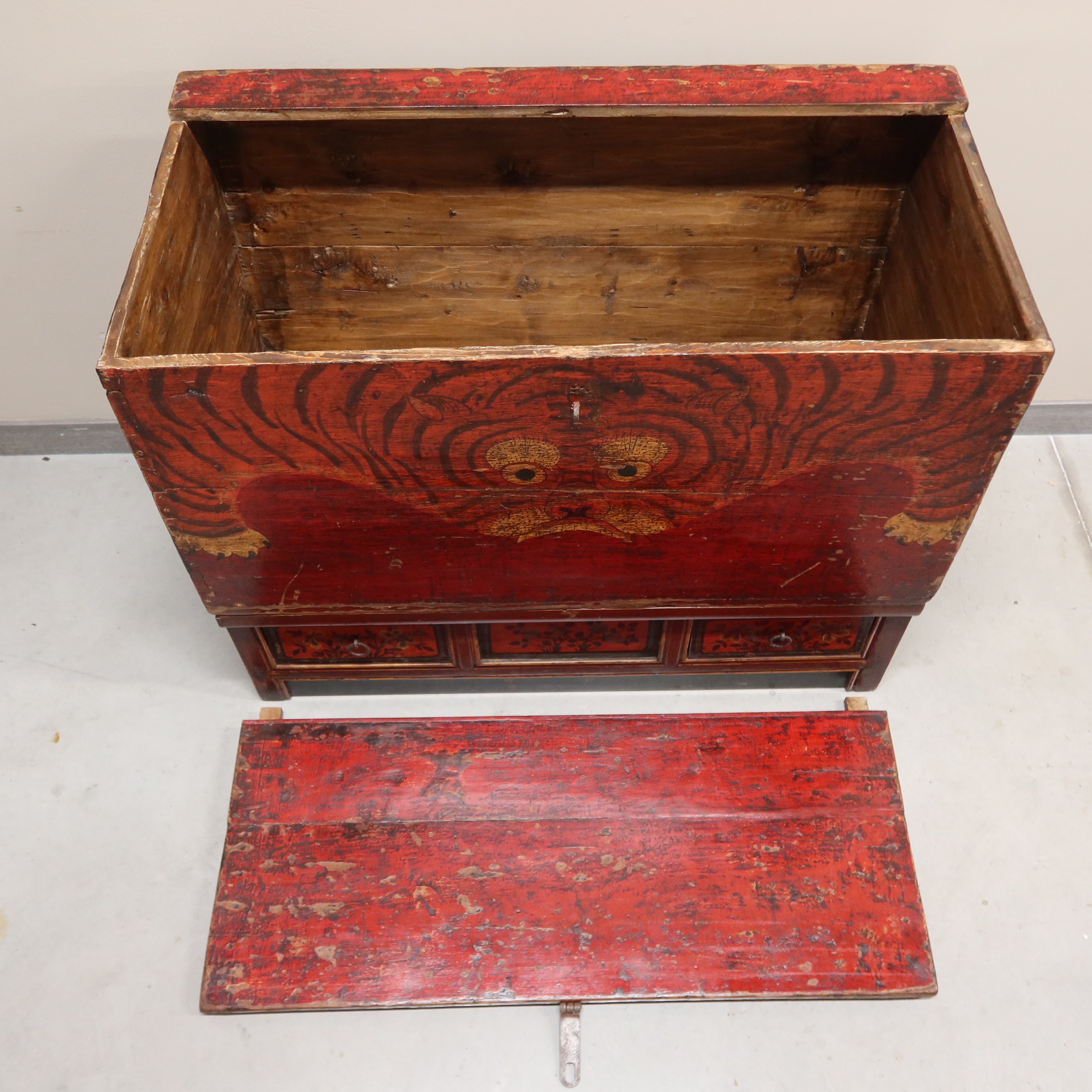 BAULE DEL QINGHAI CON BASE A 3C "DECORO TIGRE"