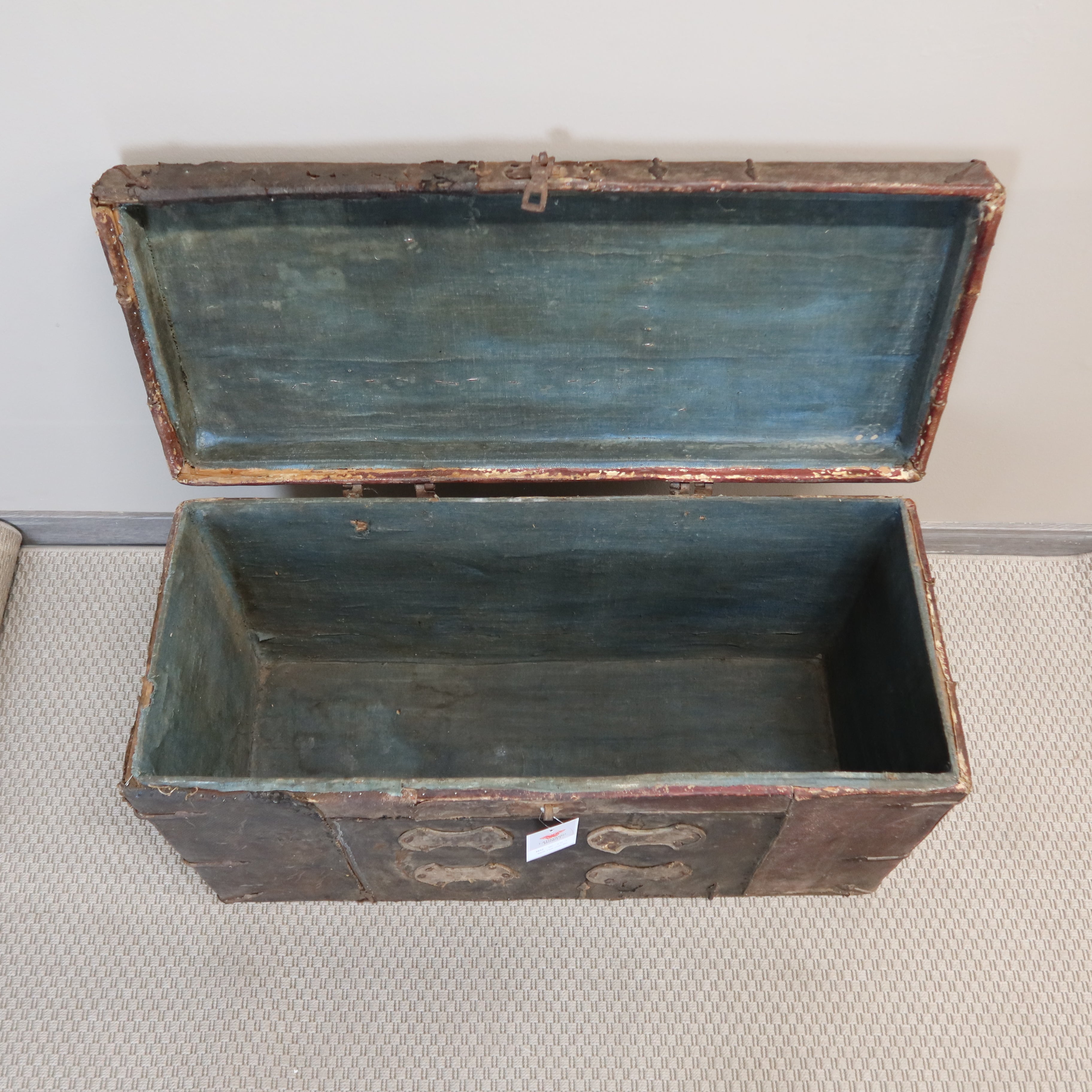 BAULE TIBET IN CUOIO CON INSERTI