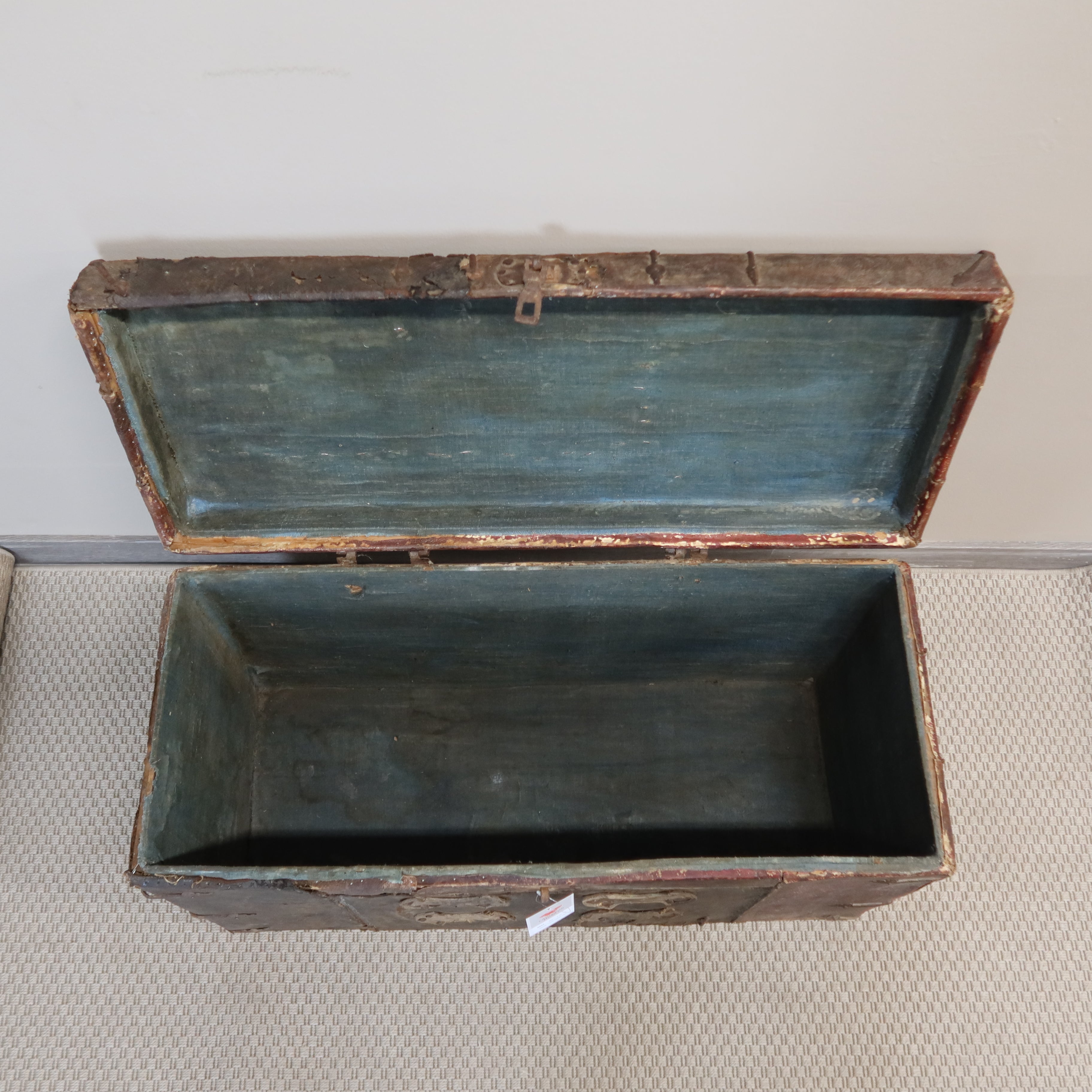 BAULE TIBET IN CUOIO CON INSERTI