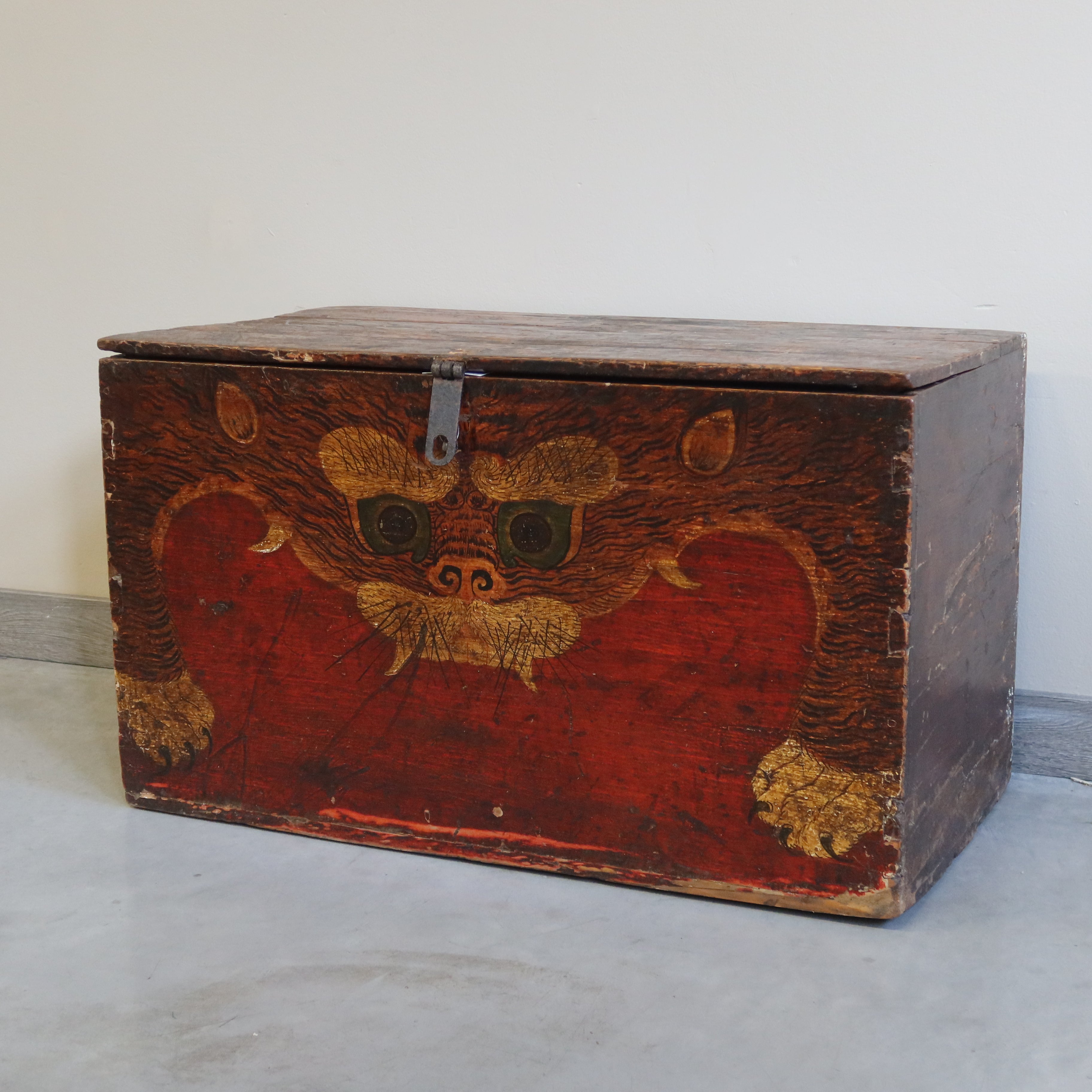 BAULE DEL QINGHAI CON DECORO TIGRE