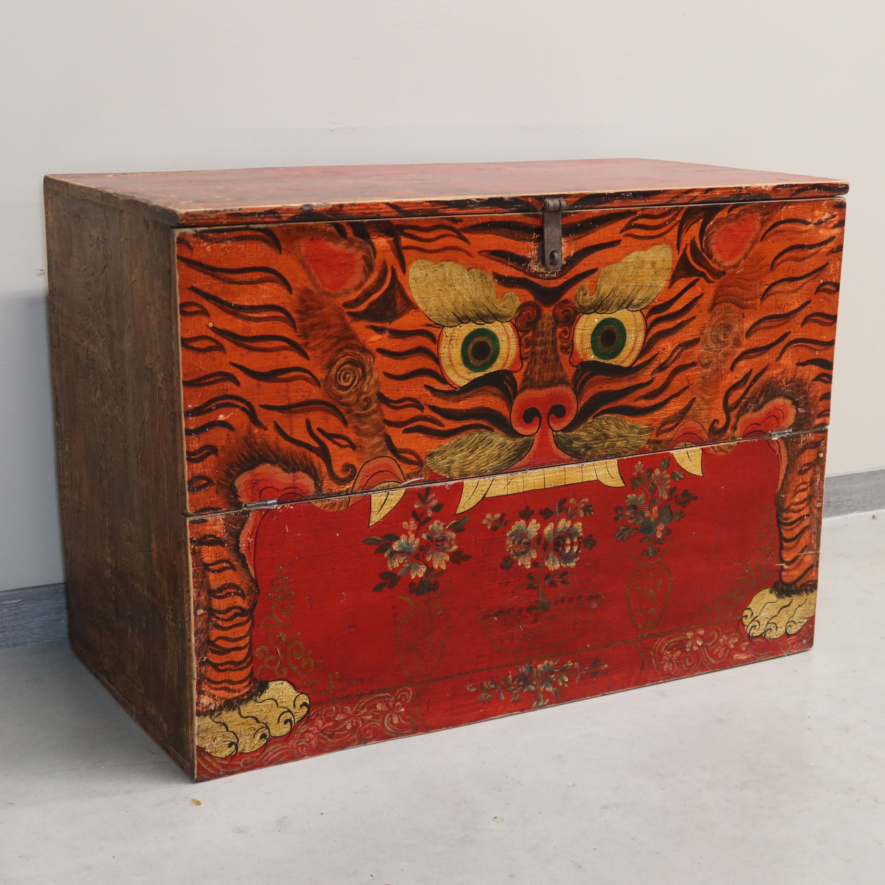 BAULE DEL QINGHAI CON DECORO TIGRE