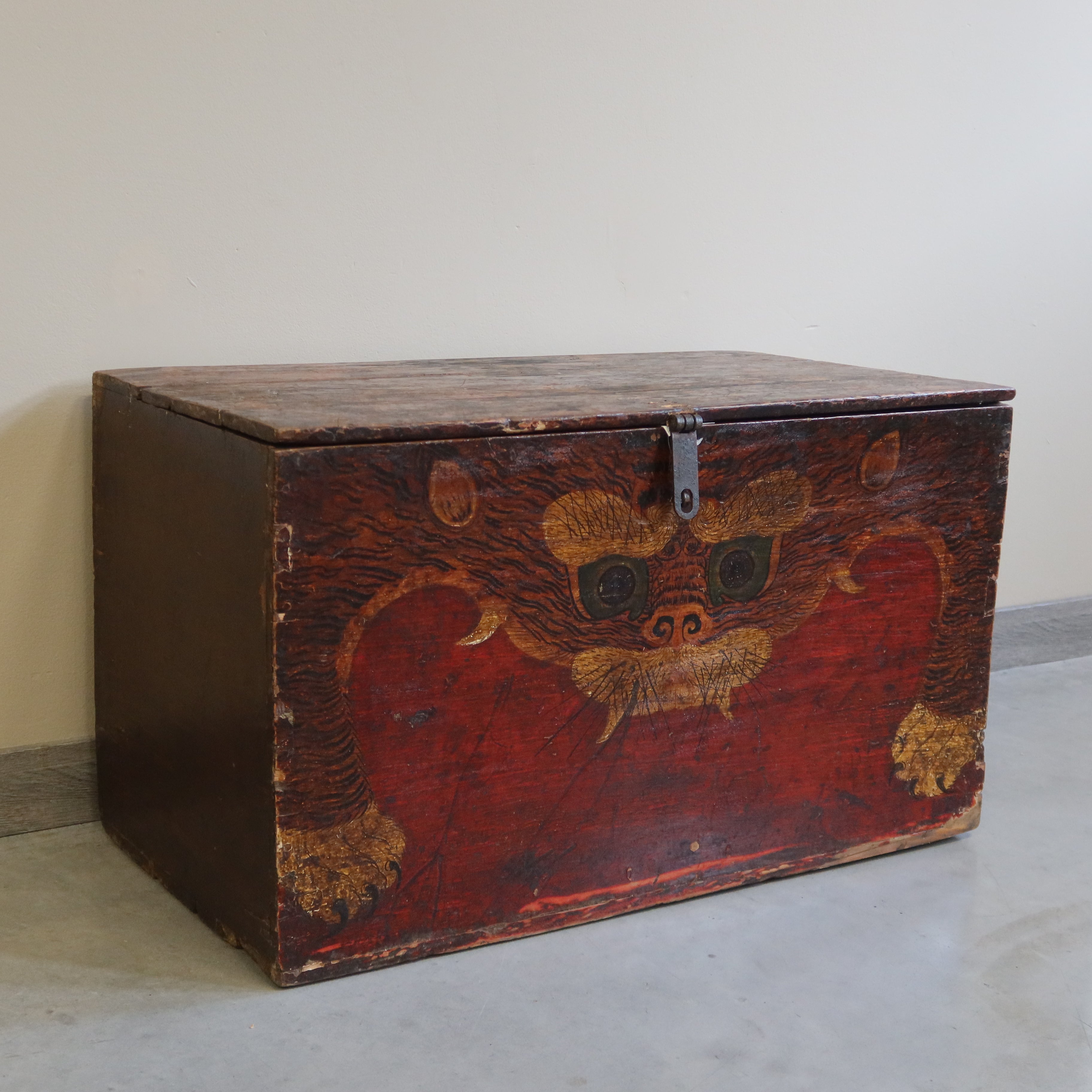 BAULE DEL QINGHAI CON DECORO TIGRE