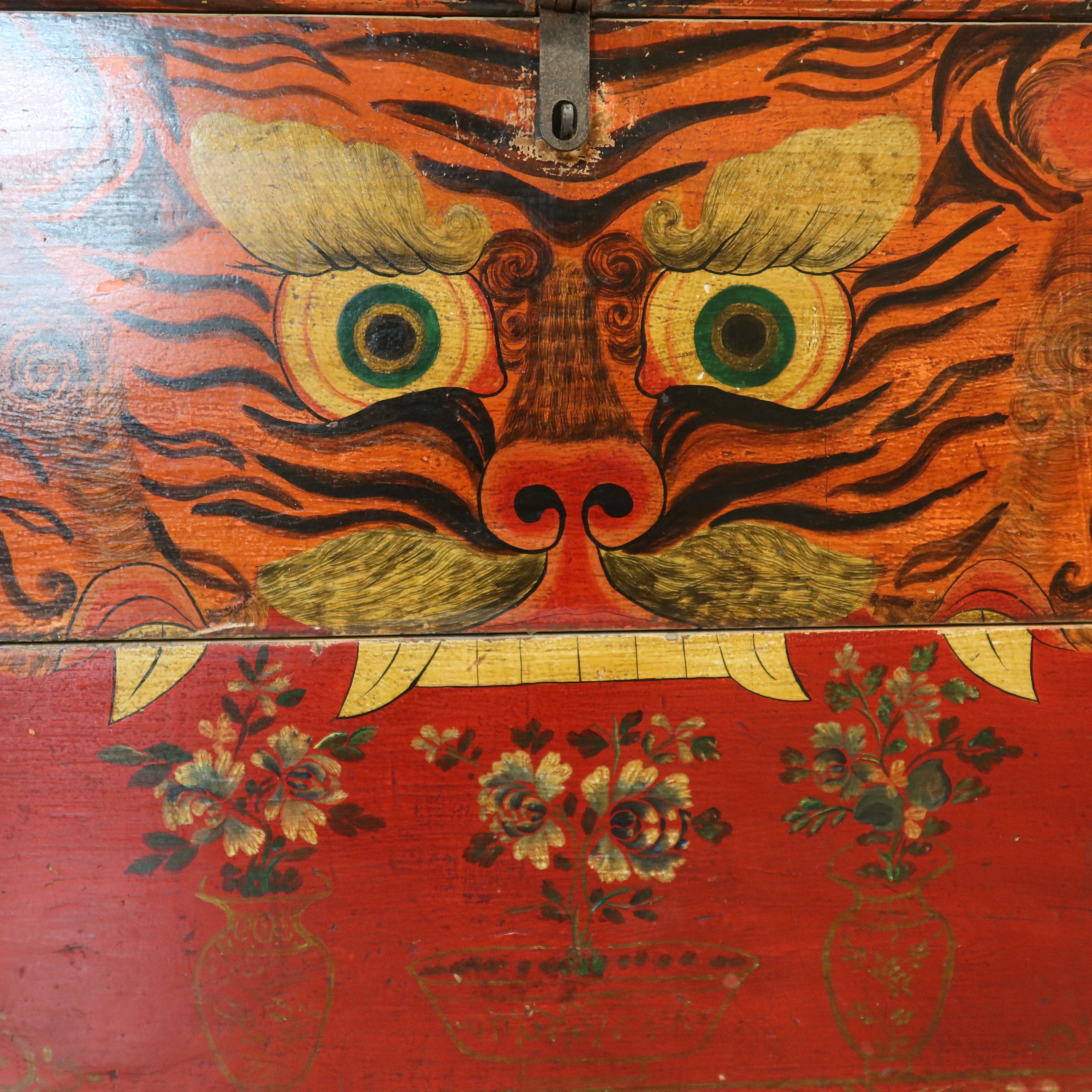 BAULE DEL QINGHAI CON DECORO TIGRE