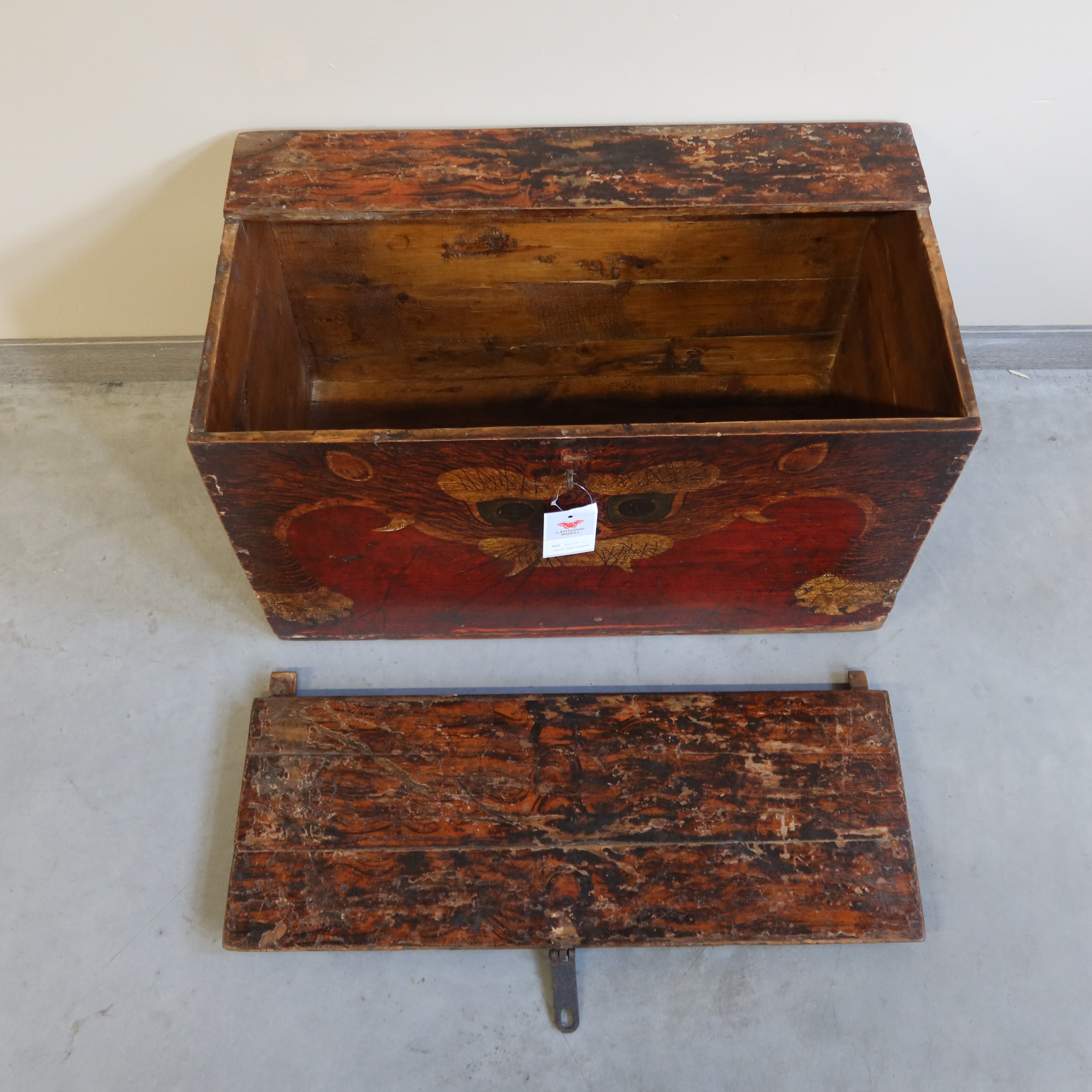 BAULE DEL QINGHAI CON DECORO TIGRE