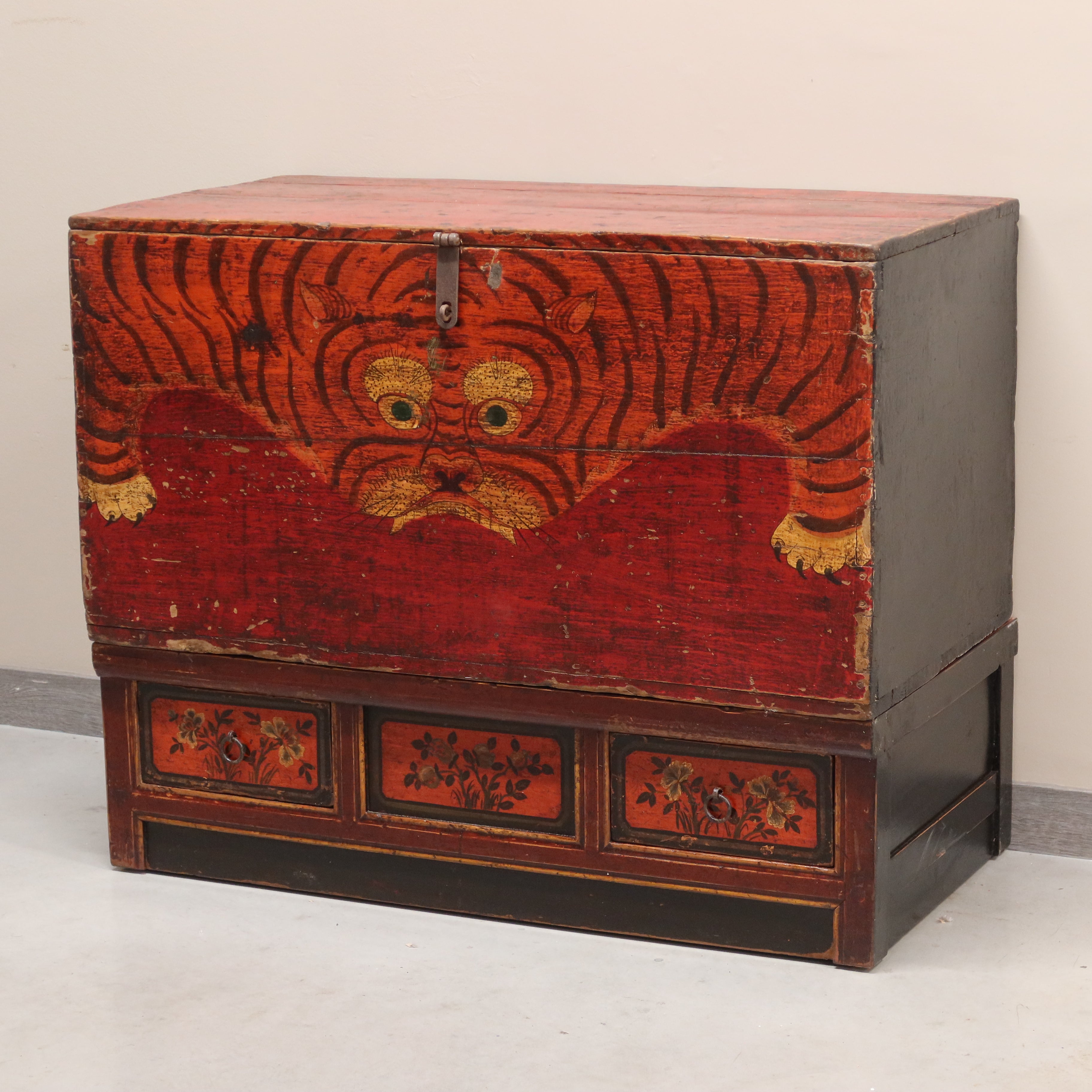 BAULE DEL QINGHAI CON BASE A 3C "DECORO TIGRE"