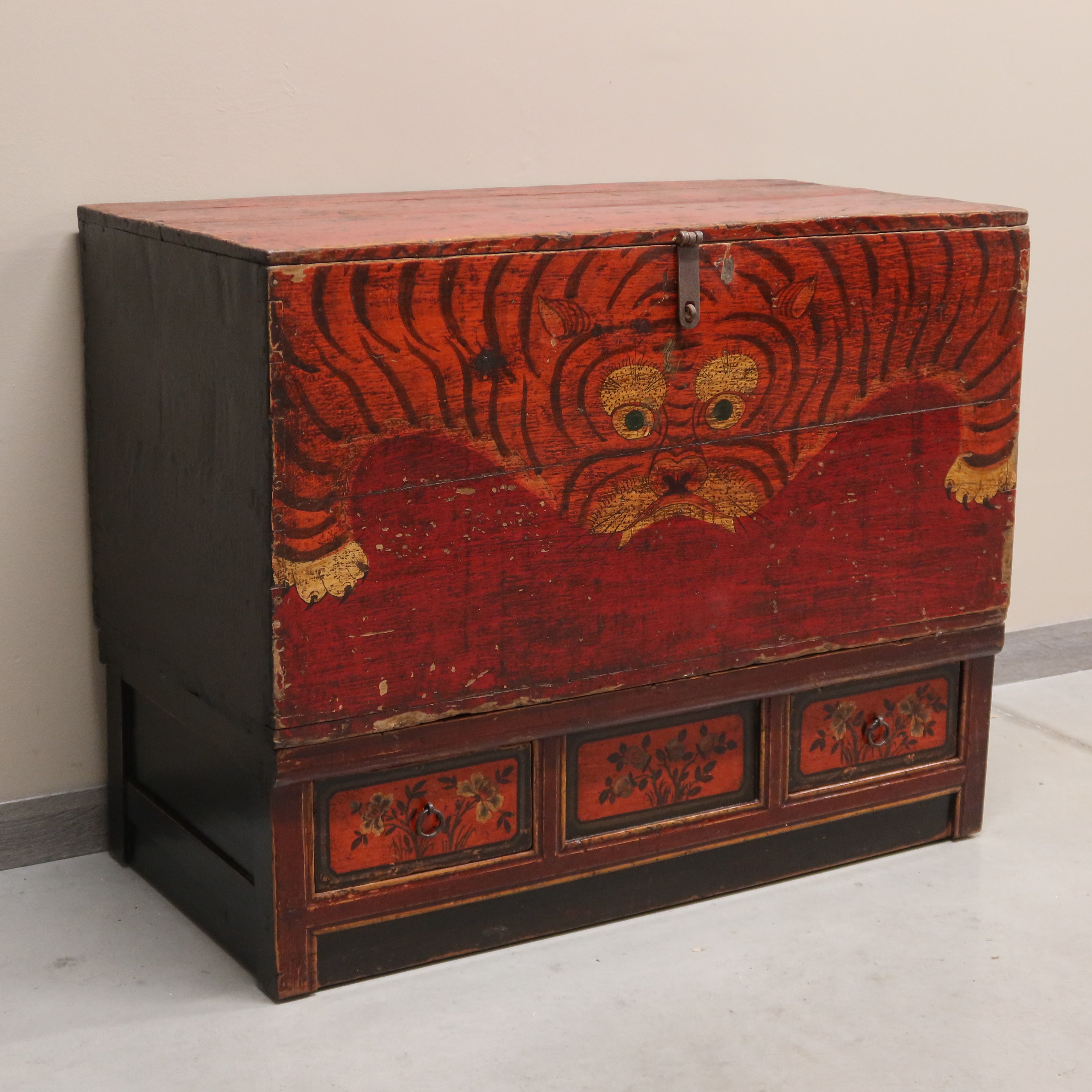 BAULE DEL QINGHAI CON BASE A 3C "DECORO TIGRE"