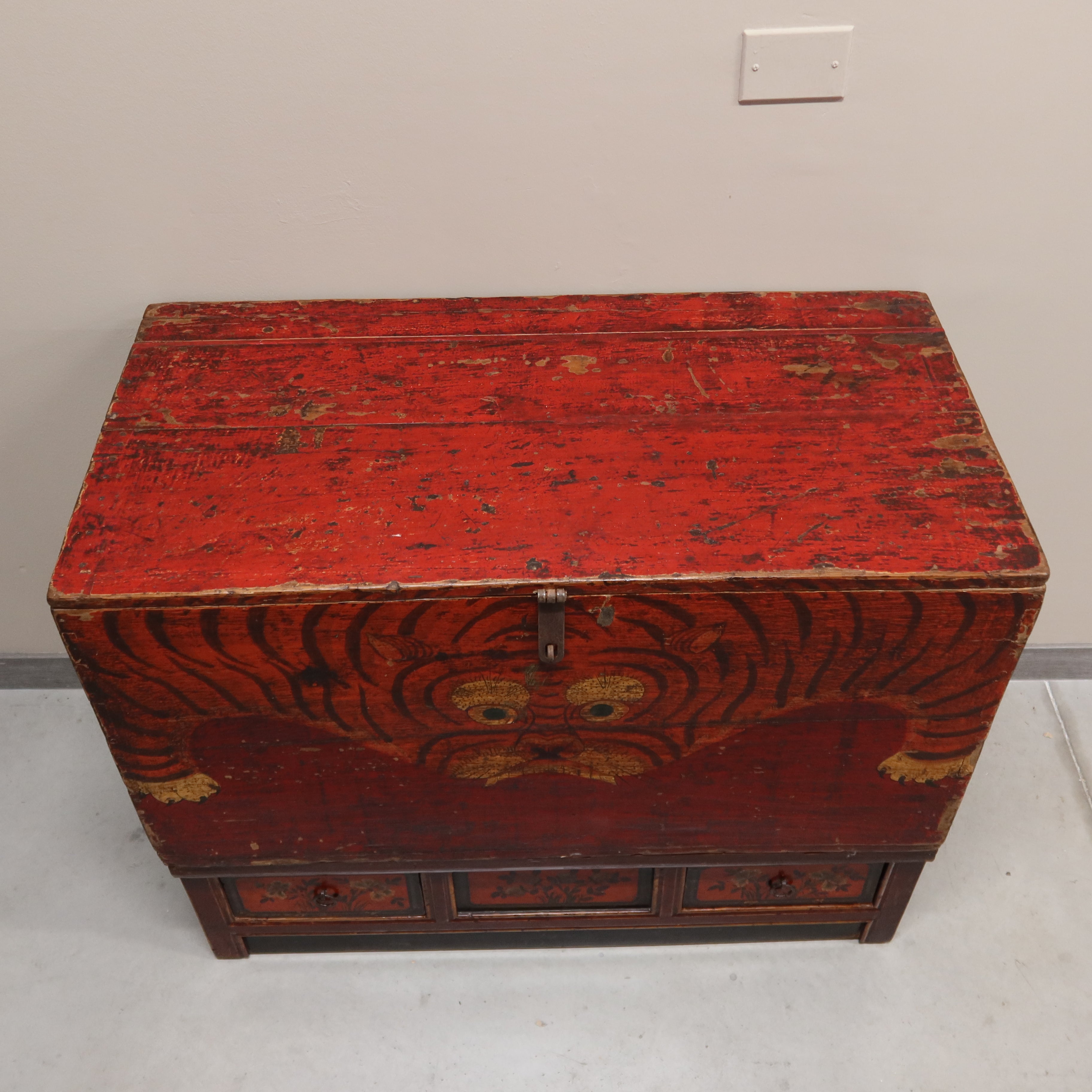 BAULE DEL QINGHAI CON BASE A 3C "DECORO TIGRE"