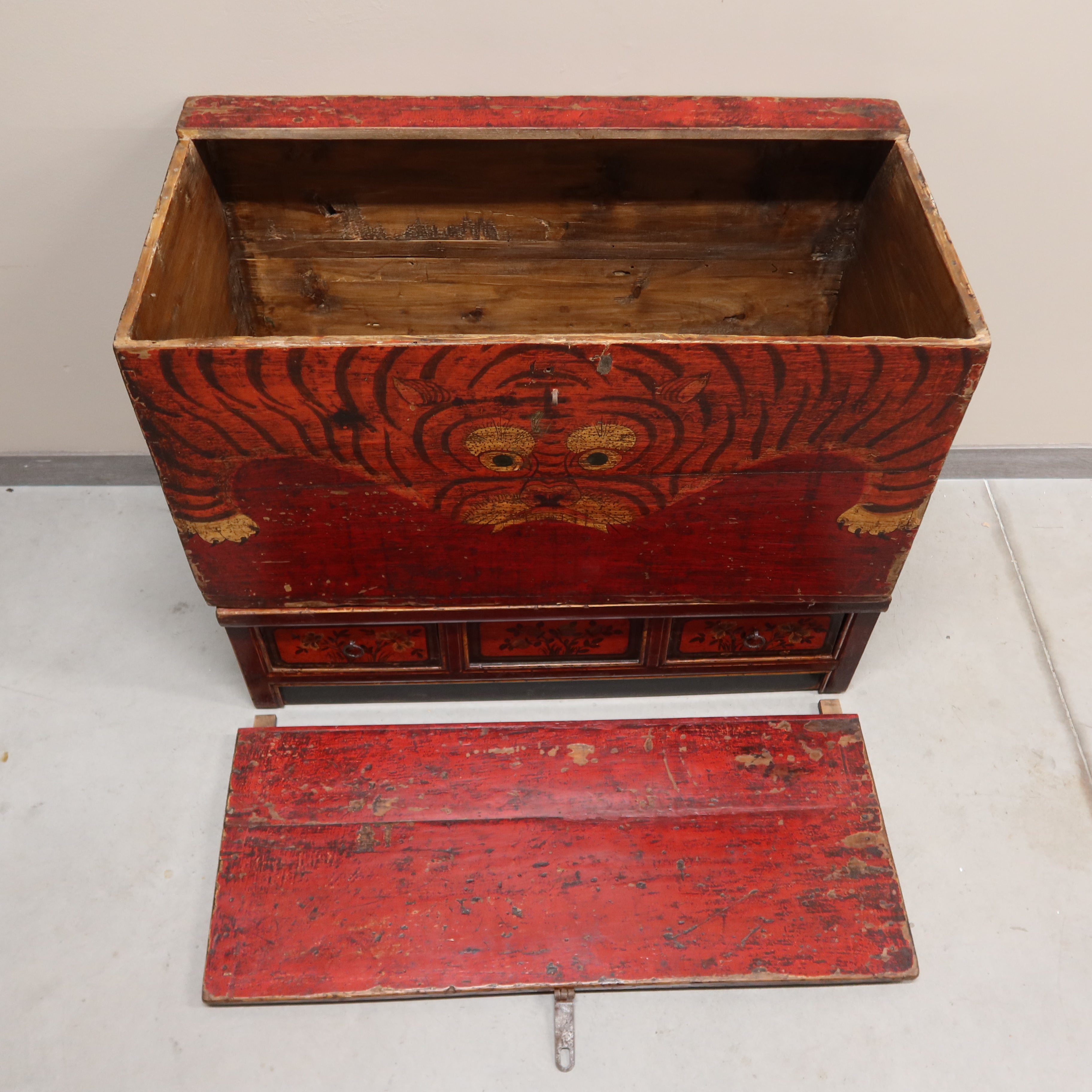 BAULE DEL QINGHAI CON BASE A 3C "DECORO TIGRE"