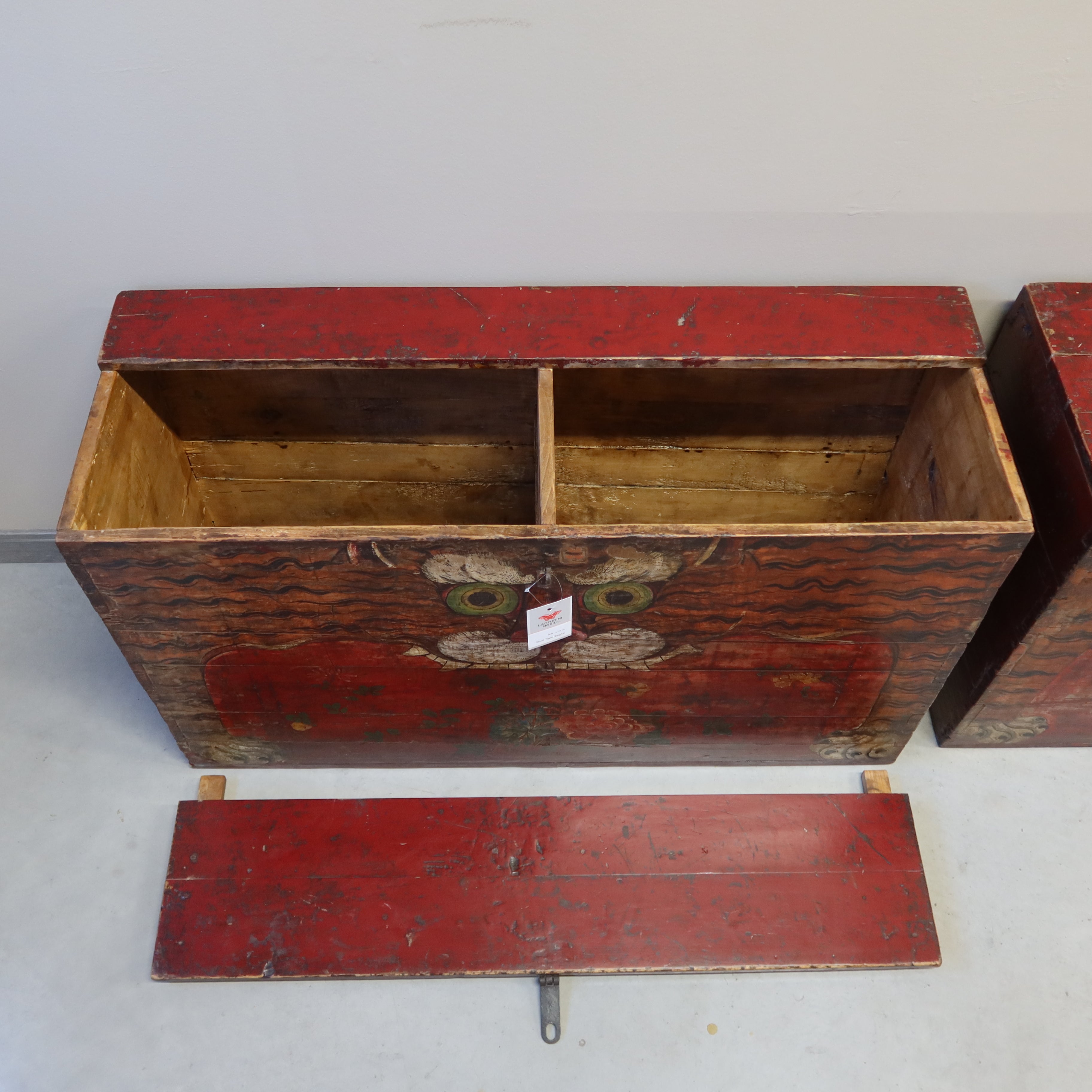 BAULE DEL QINGHAI CON DECORO TIGRE