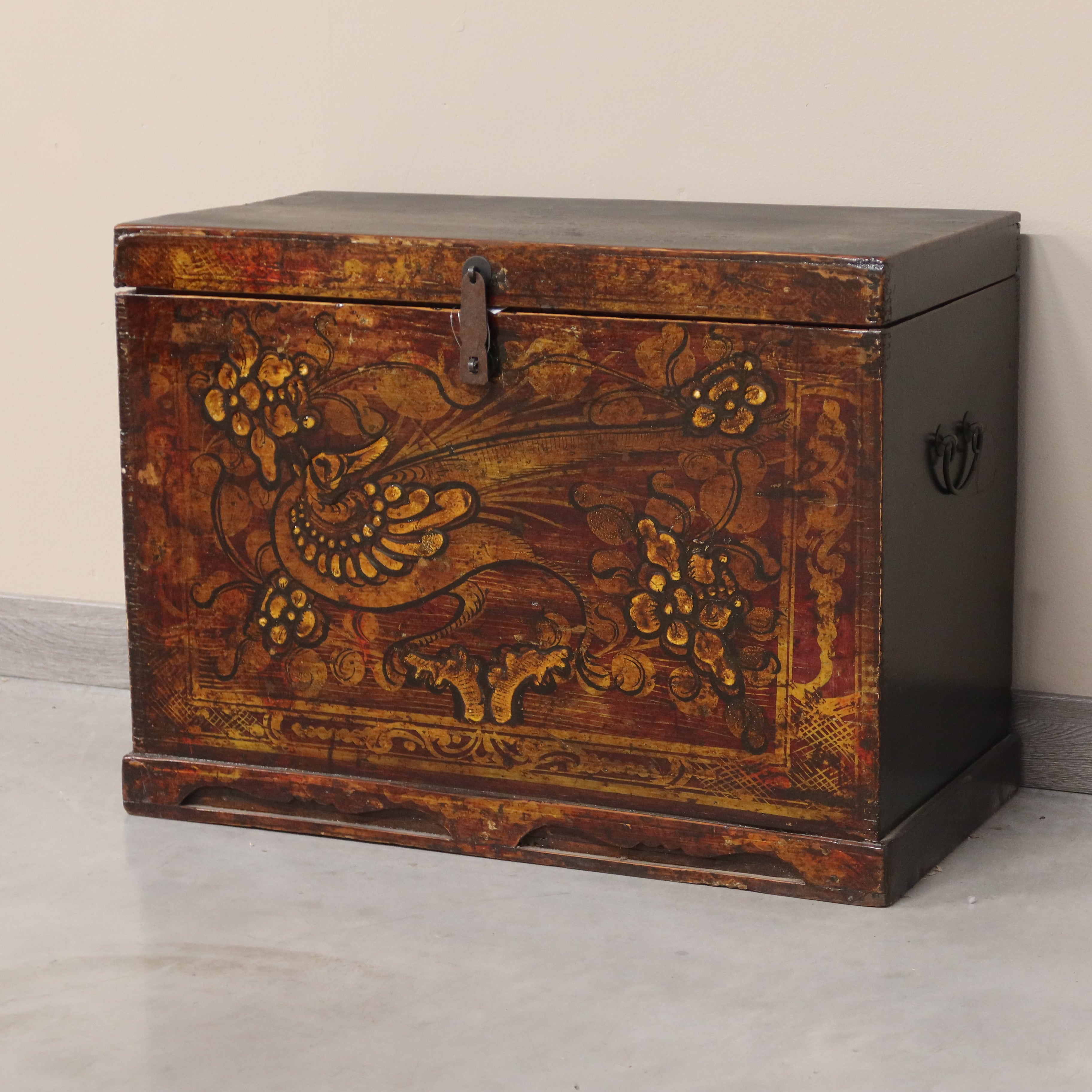 BAULE CINESE DECORO A RILIEVO
