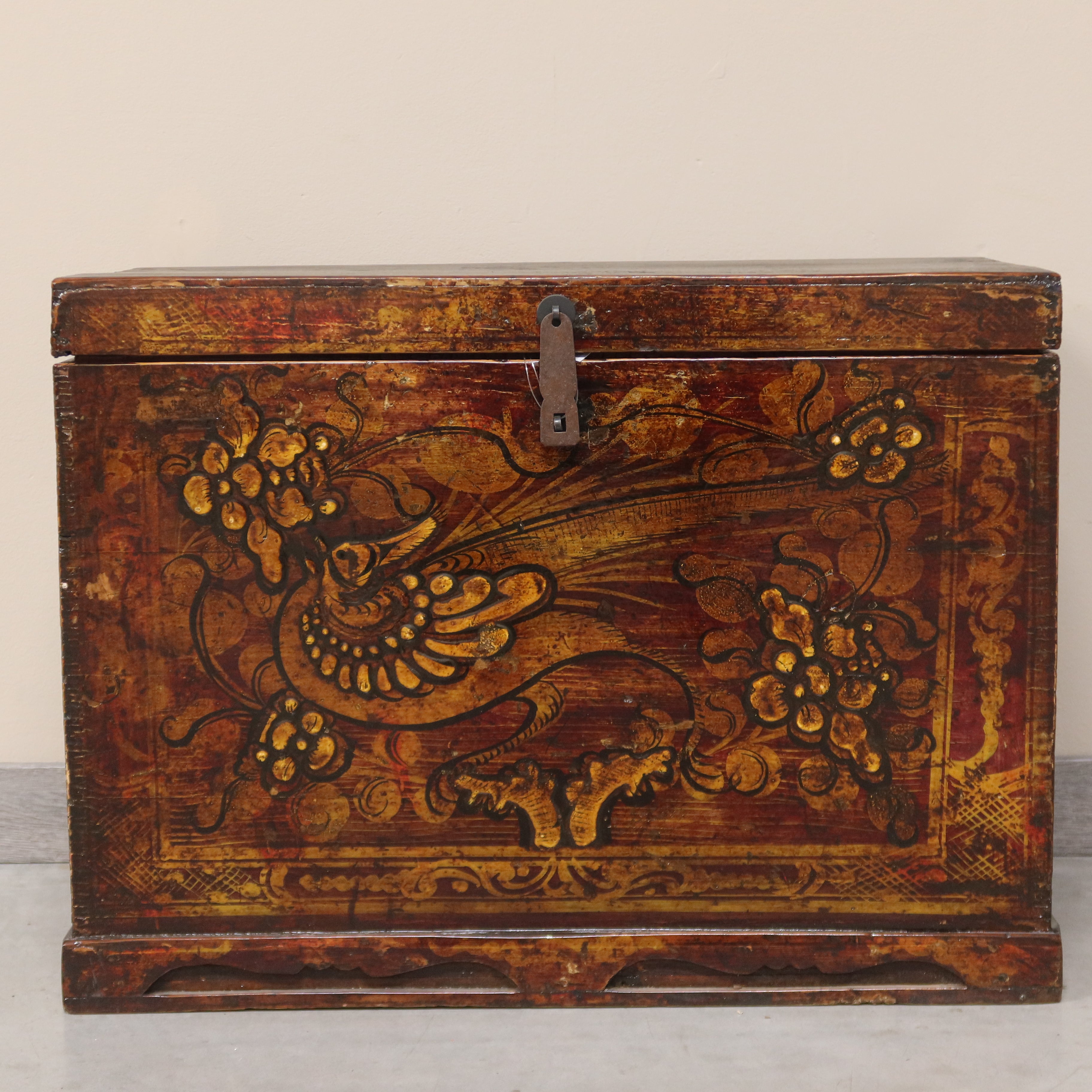 BAULE CINESE DECORO A RILIEVO