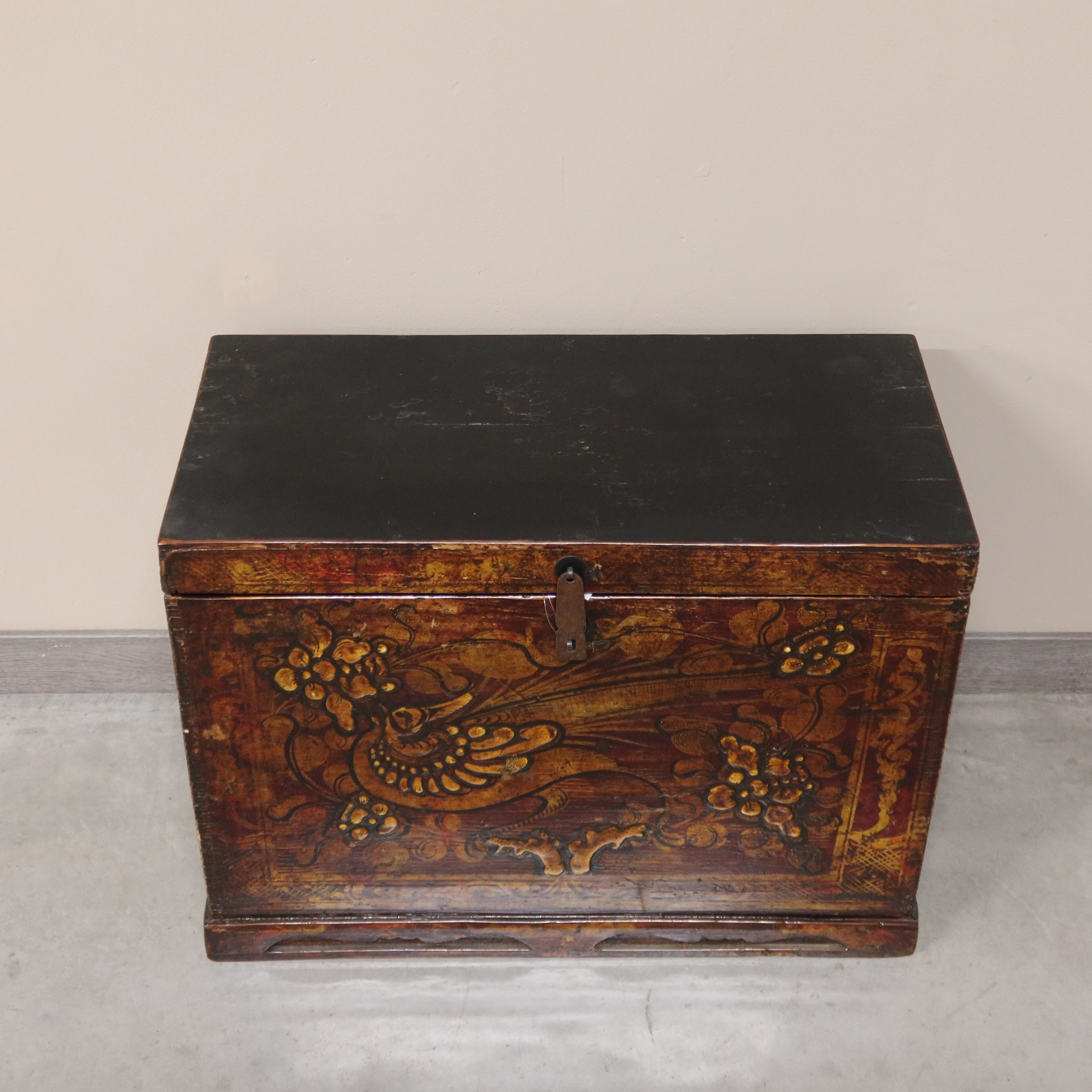 BAULE CINESE DECORO A RILIEVO