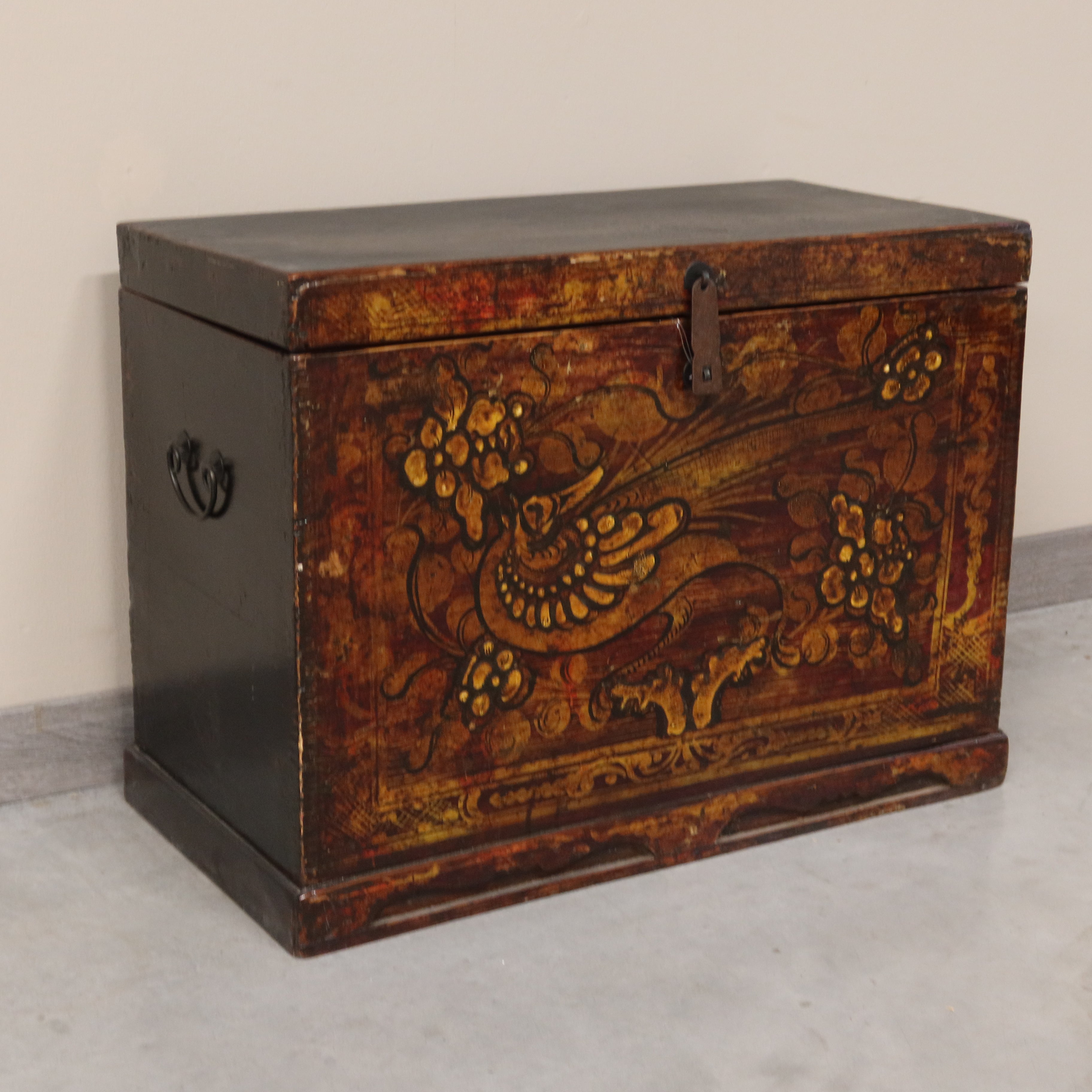 BAULE CINESE DECORO A RILIEVO