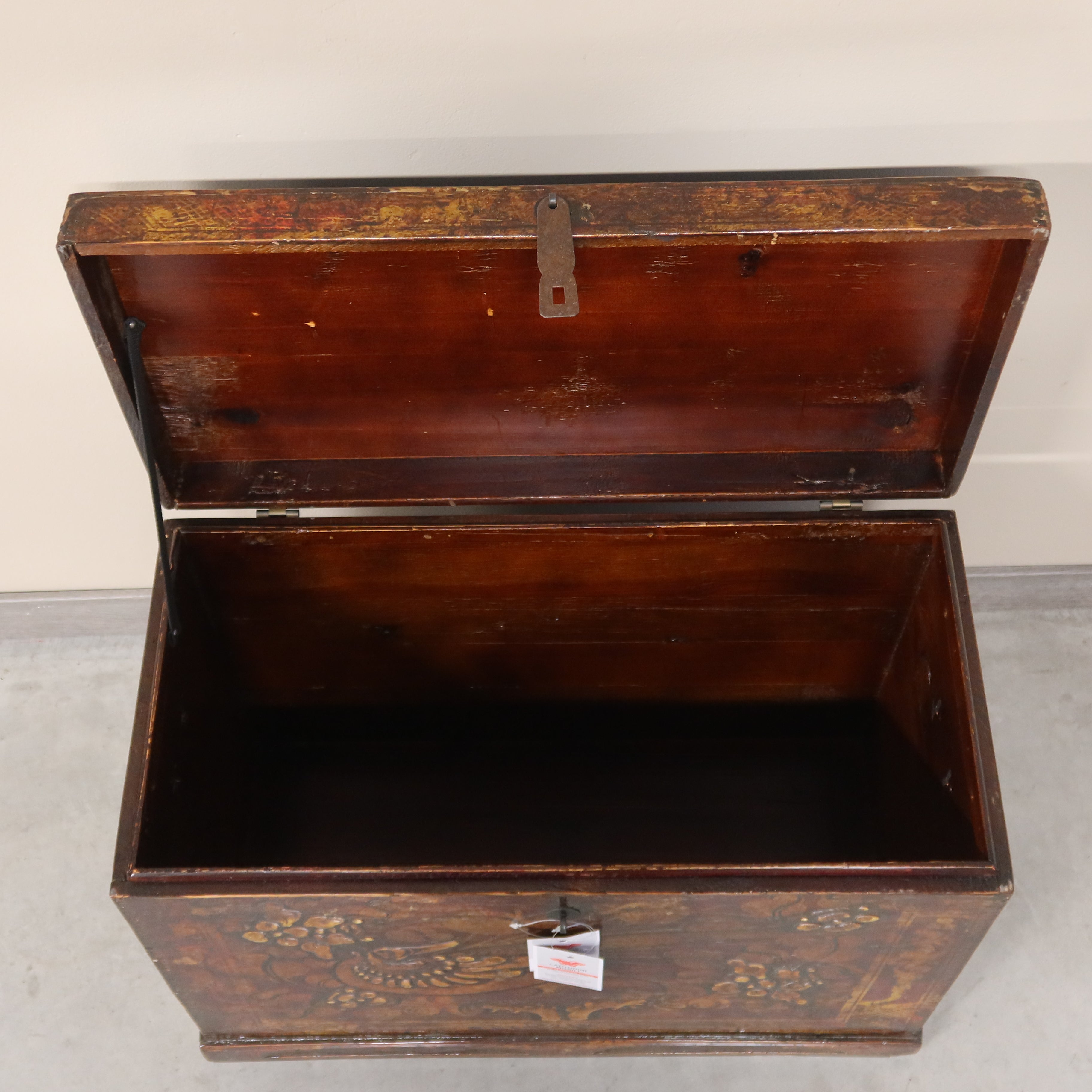 BAULE CINESE DECORO A RILIEVO