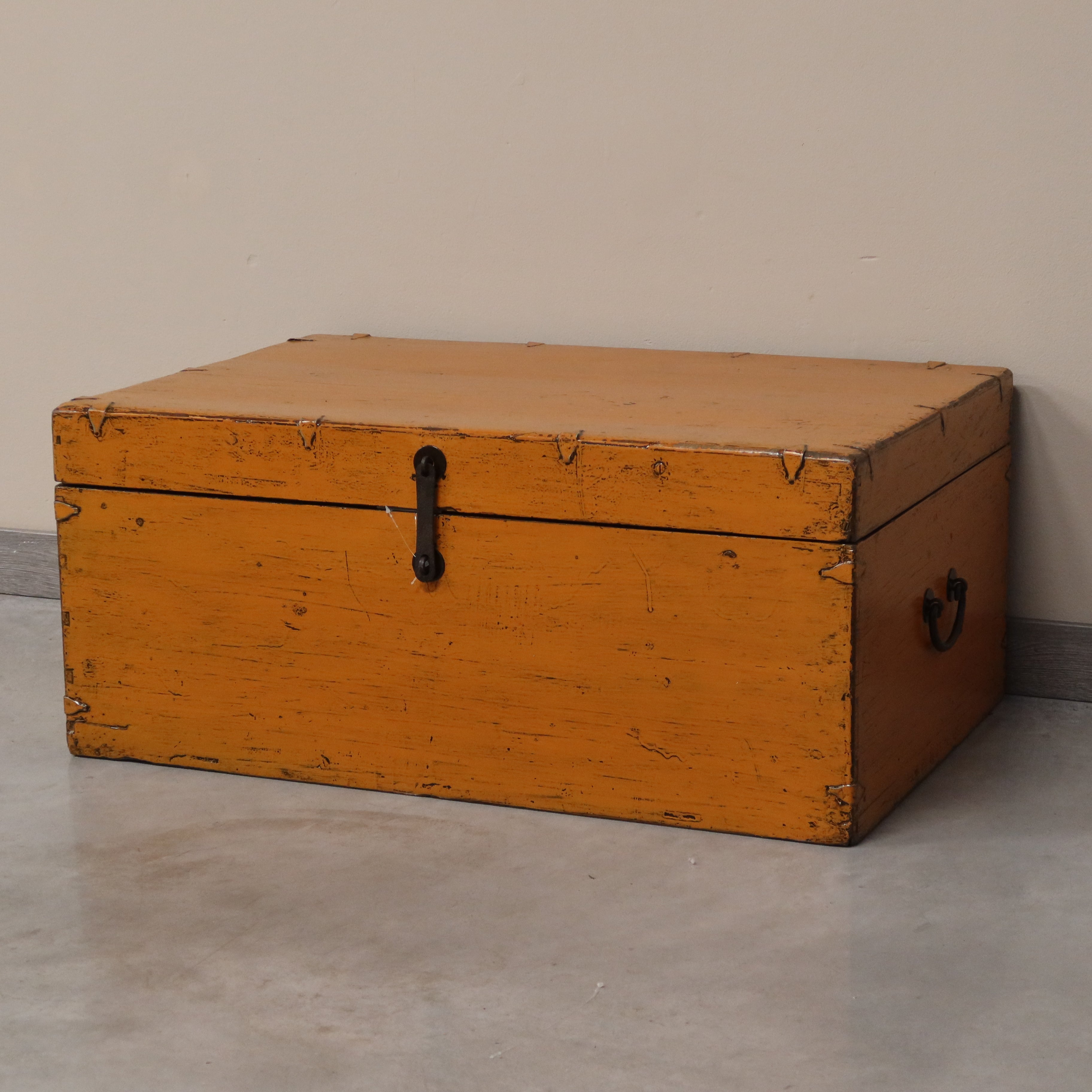 BAULE CINESE IN LACCA ARANCIO