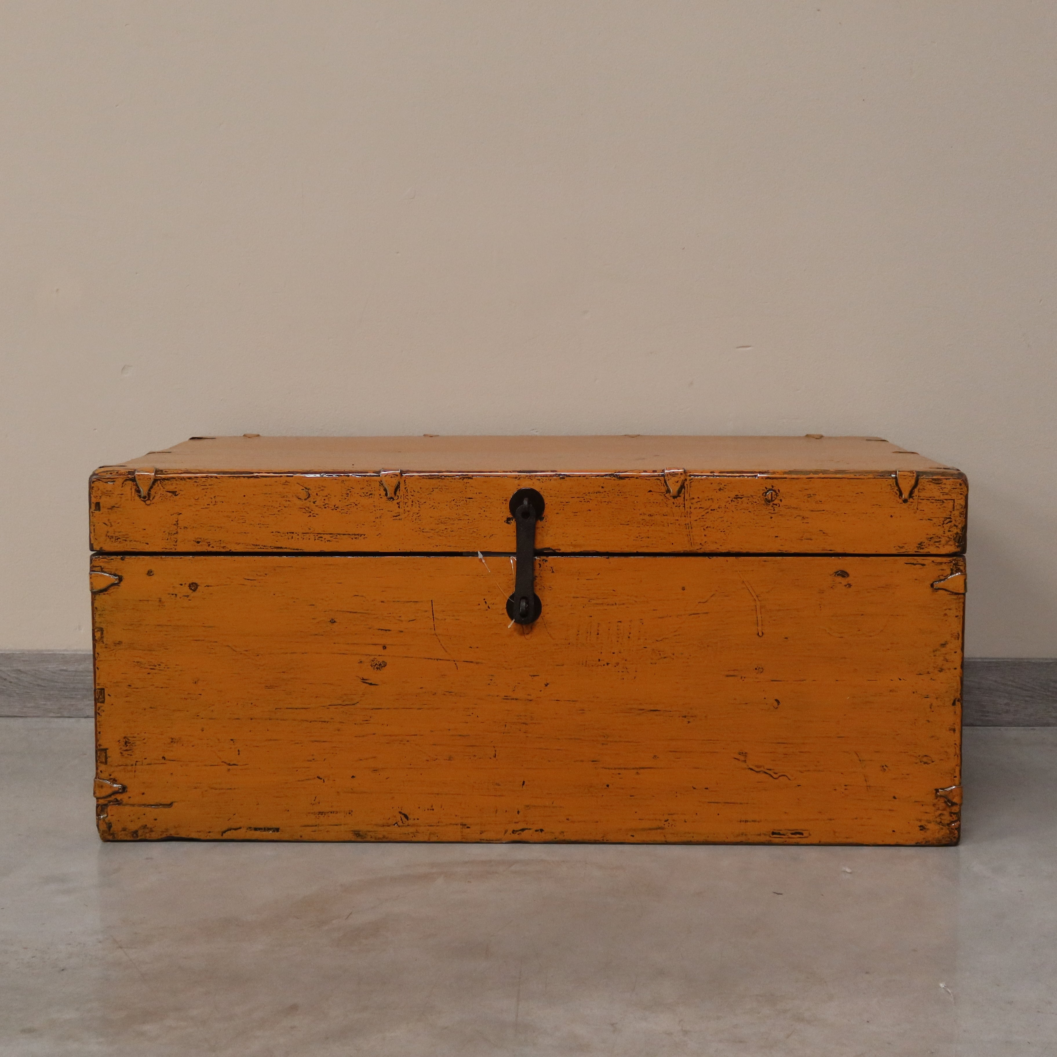 BAULE CINESE IN LACCA ARANCIO