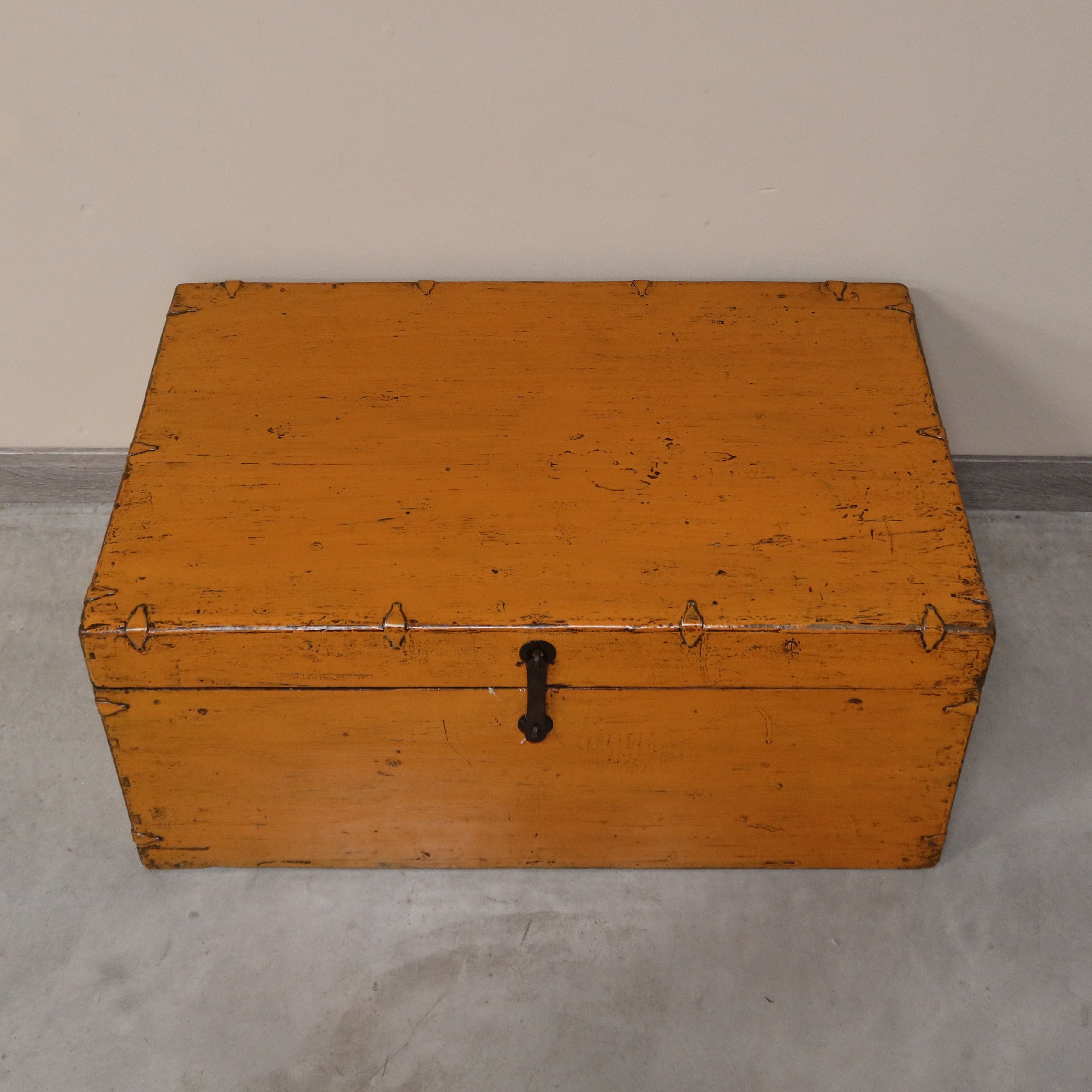 BAULE CINESE IN LACCA ARANCIO