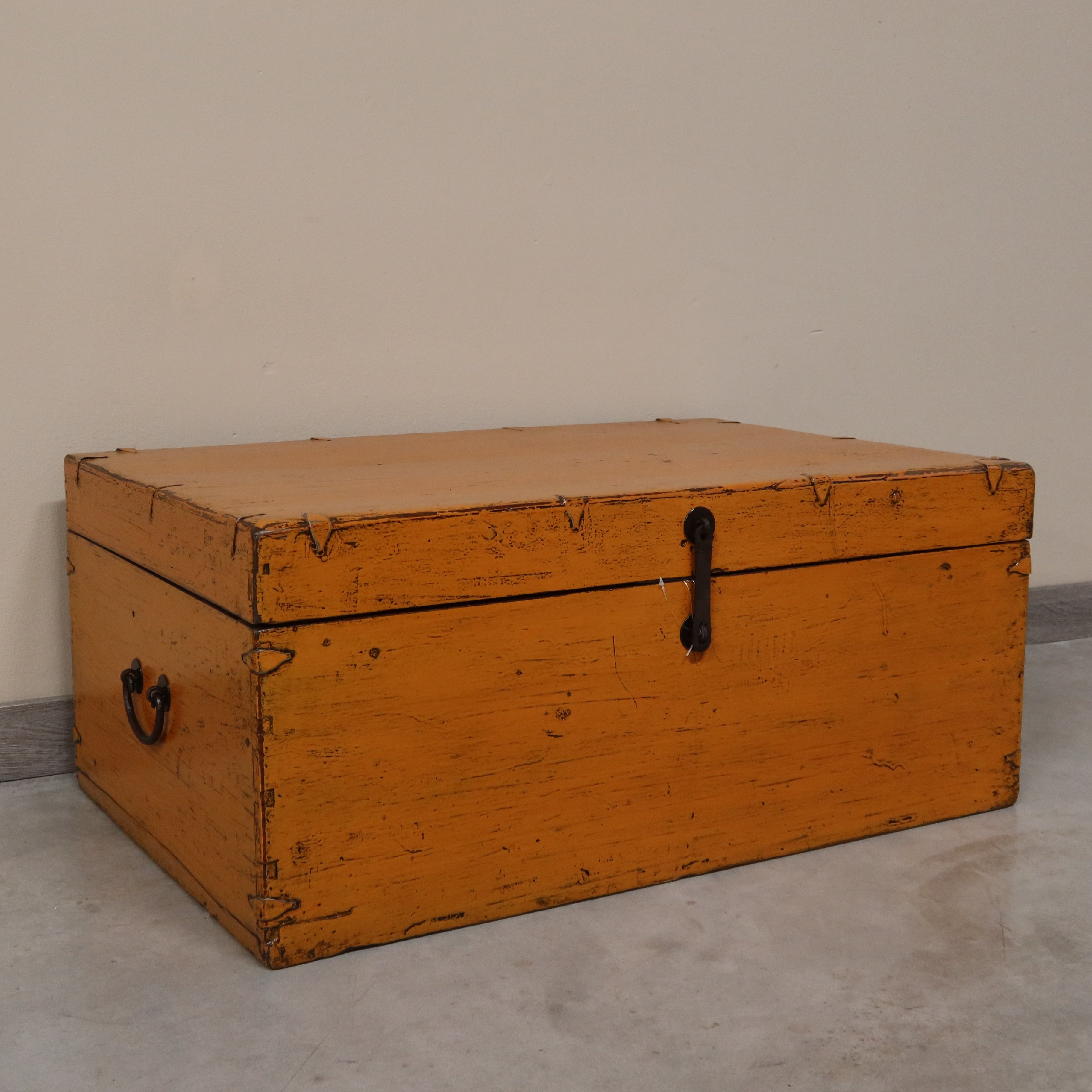 BAULE CINESE IN LACCA ARANCIO