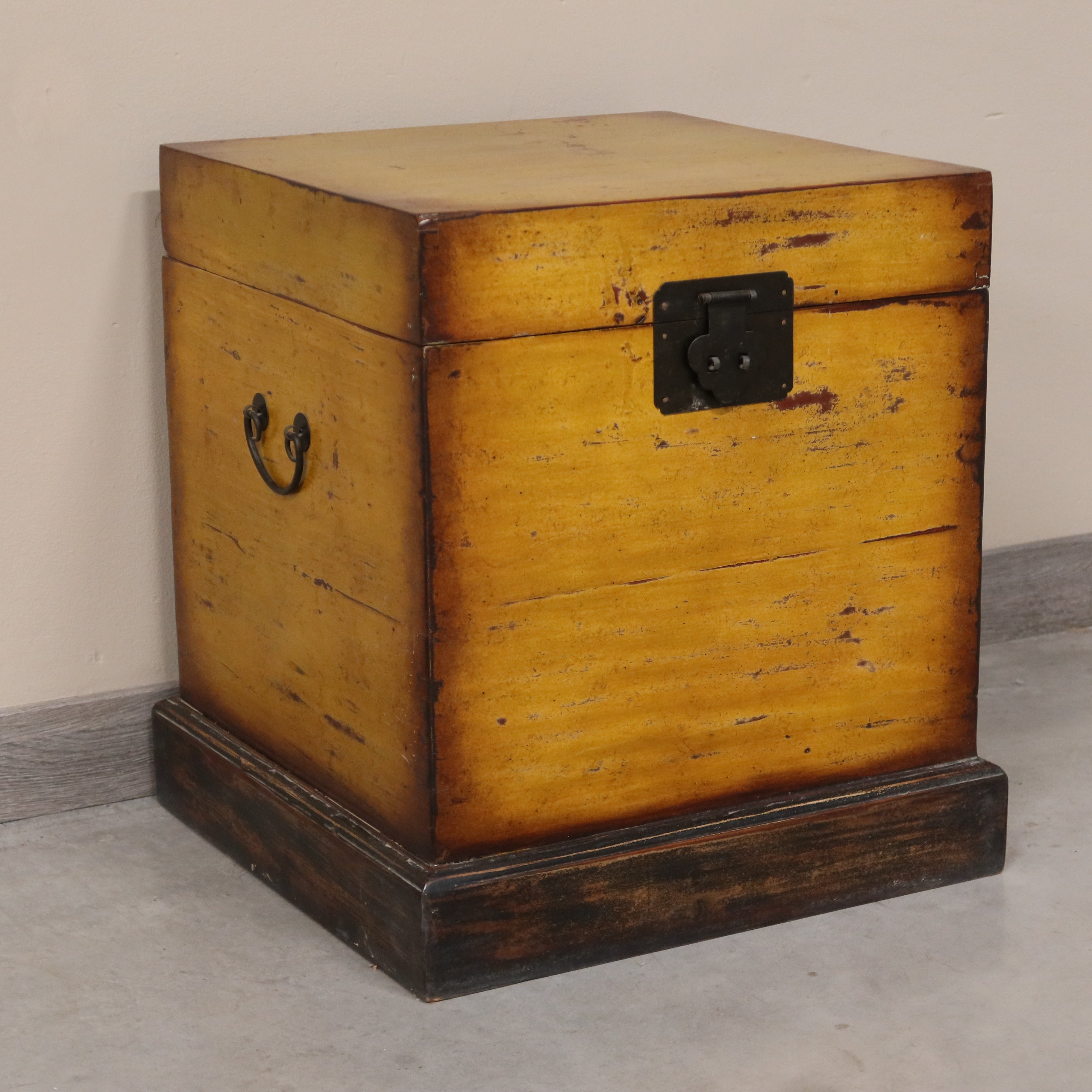 BAULE CUBICO LACCA GIALLA