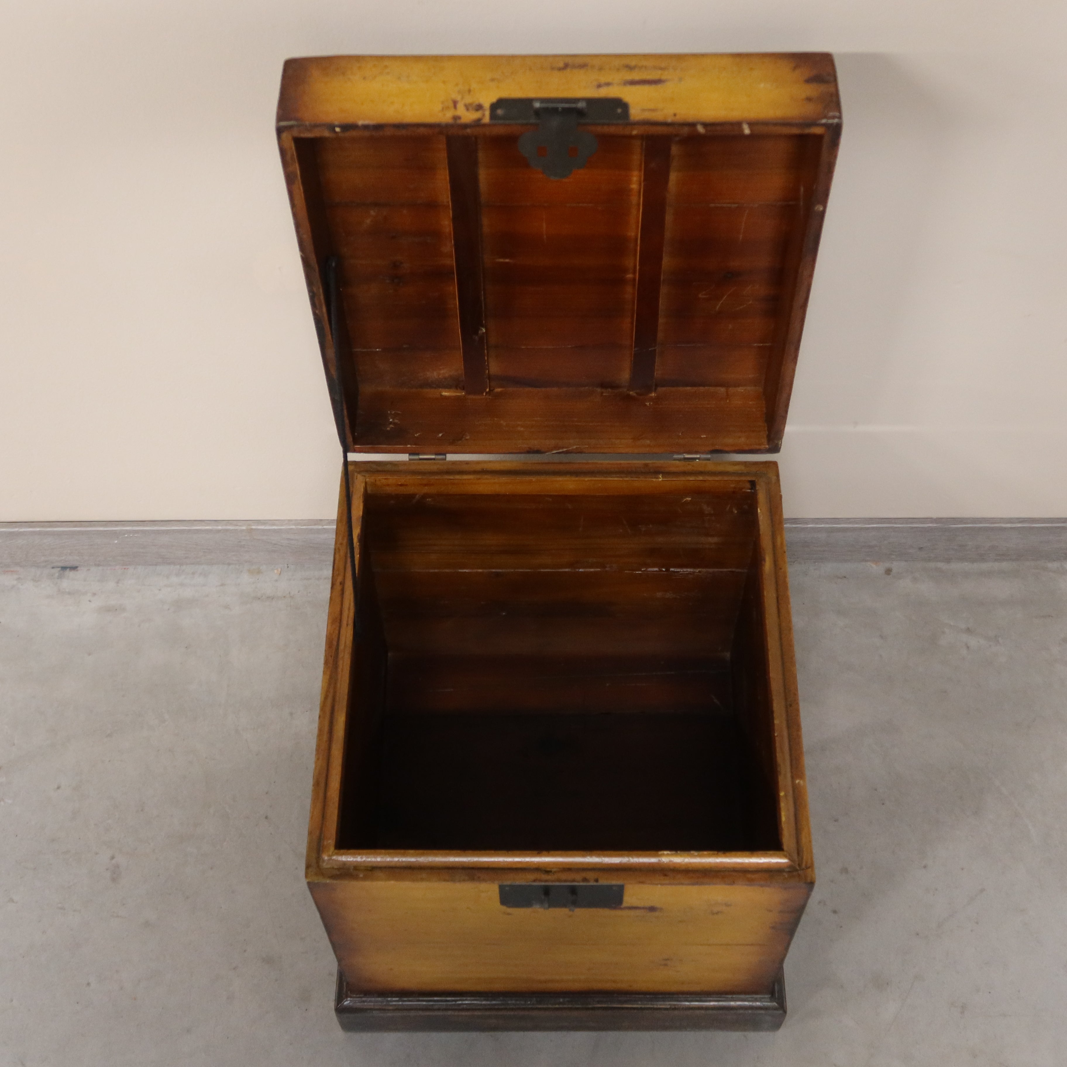 BAULE CUBICO LACCA GIALLA