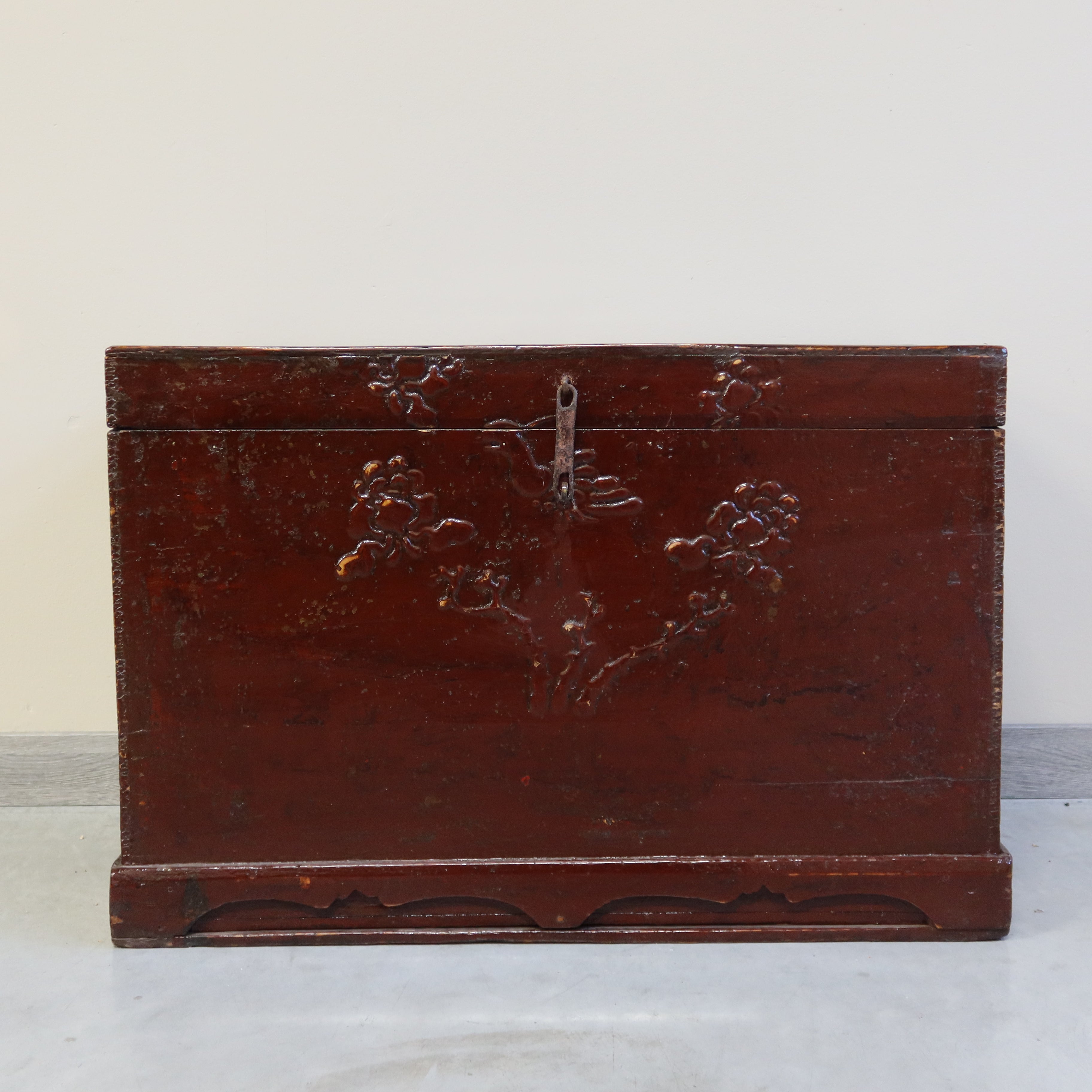 BAULE CINESE DECORO A RILIEVO