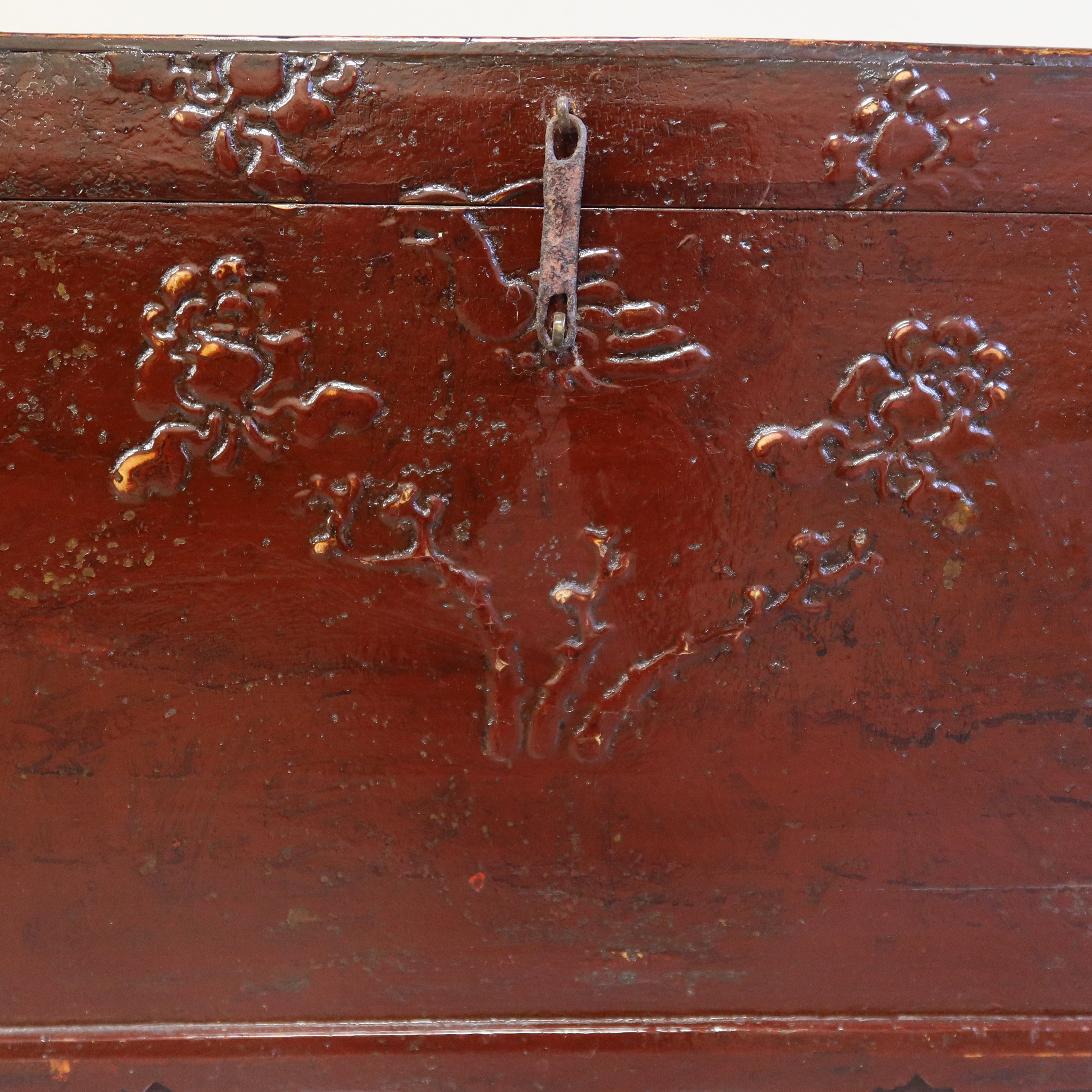 BAULE CINESE DECORO A RILIEVO