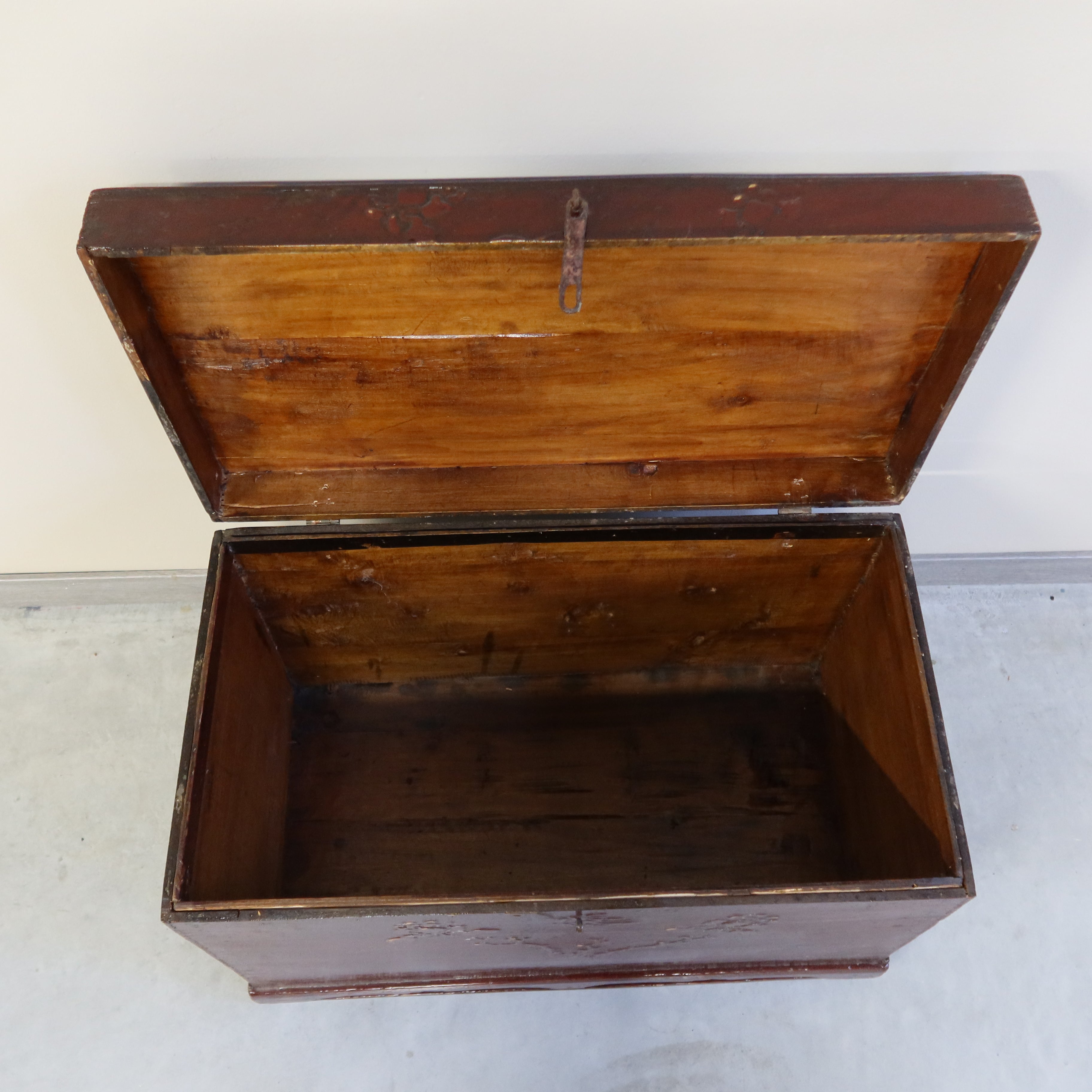 BAULE CINESE DECORO A RILIEVO