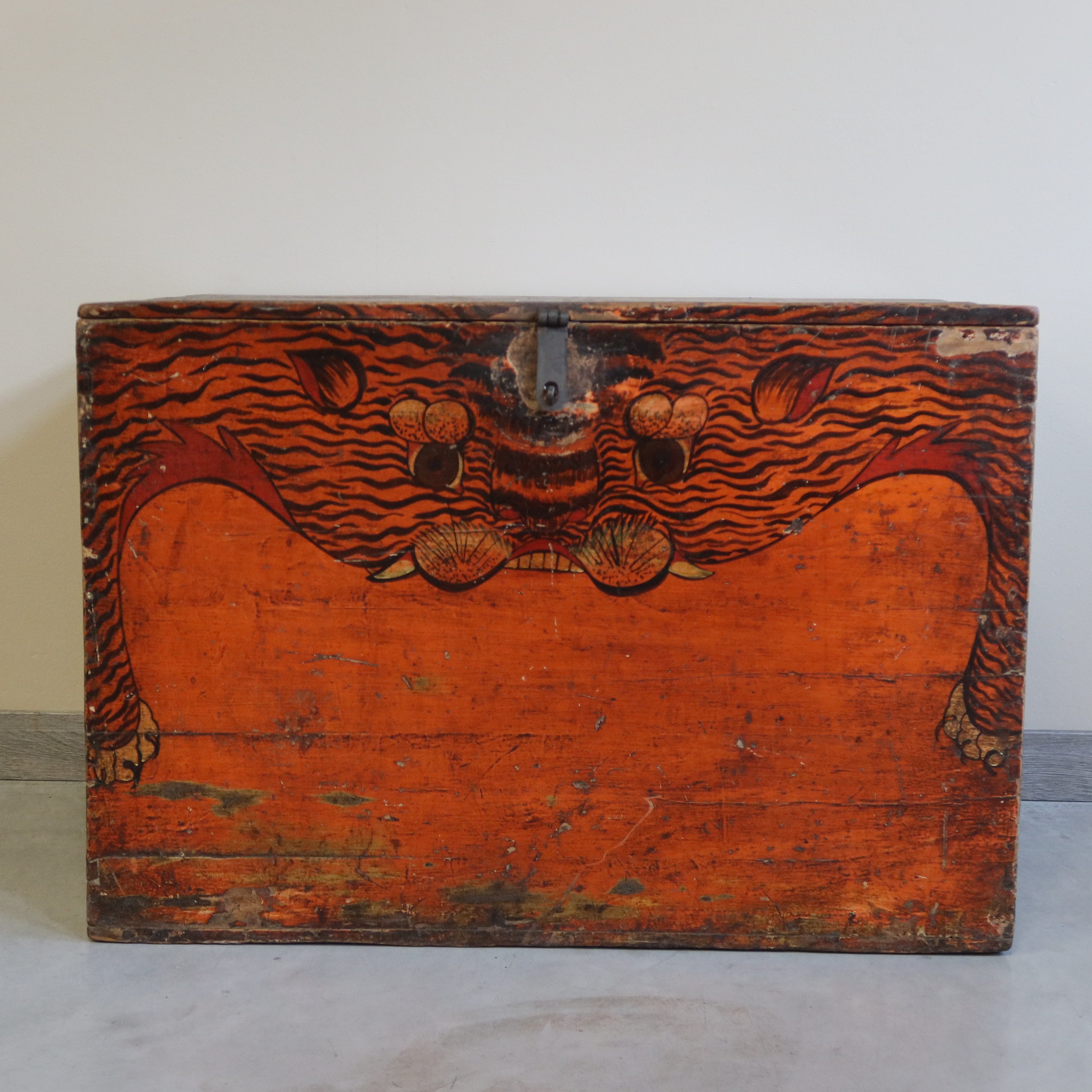 BAULE DEL QINGHAI CON DECORO TIGRE