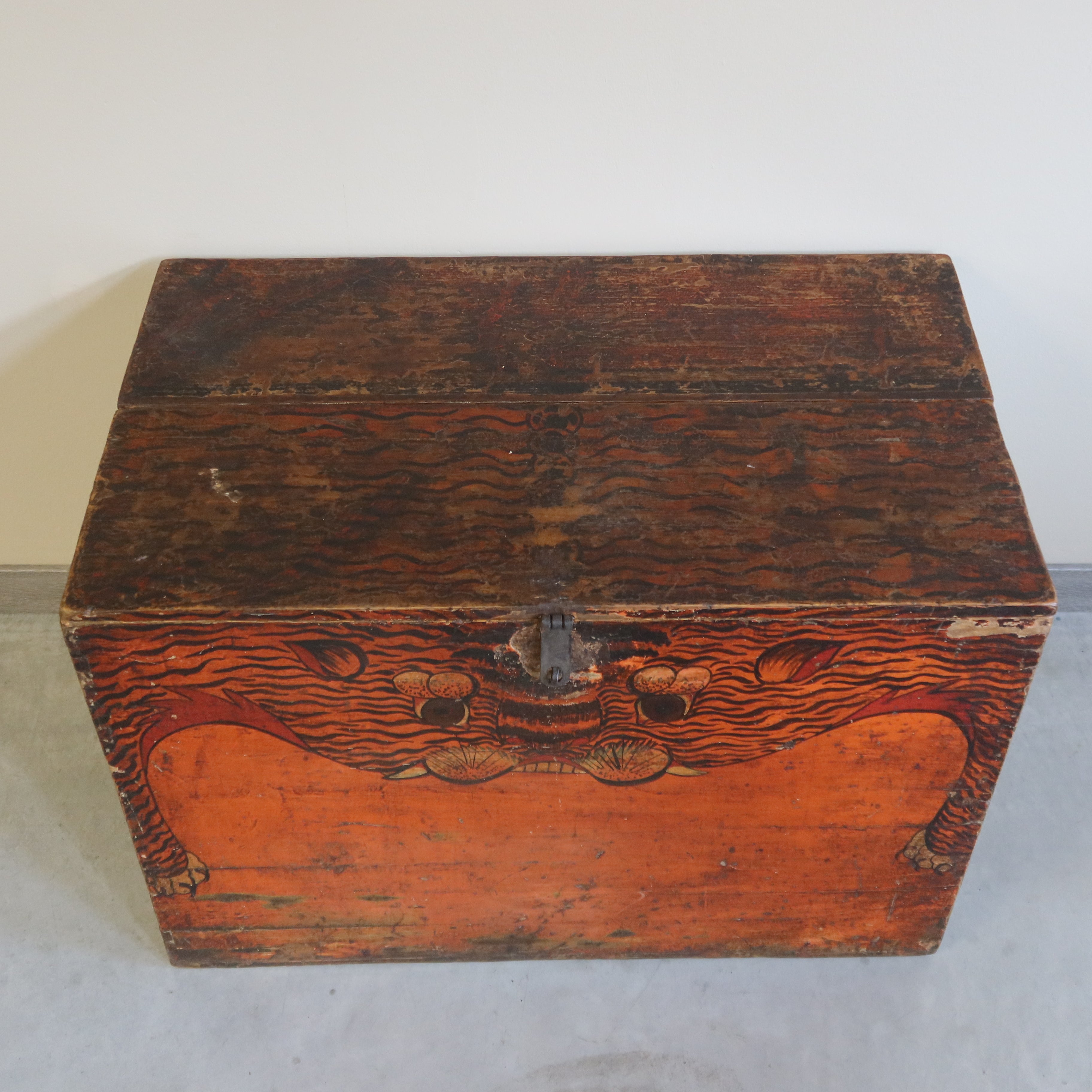 BAULE DEL QINGHAI CON DECORO TIGRE