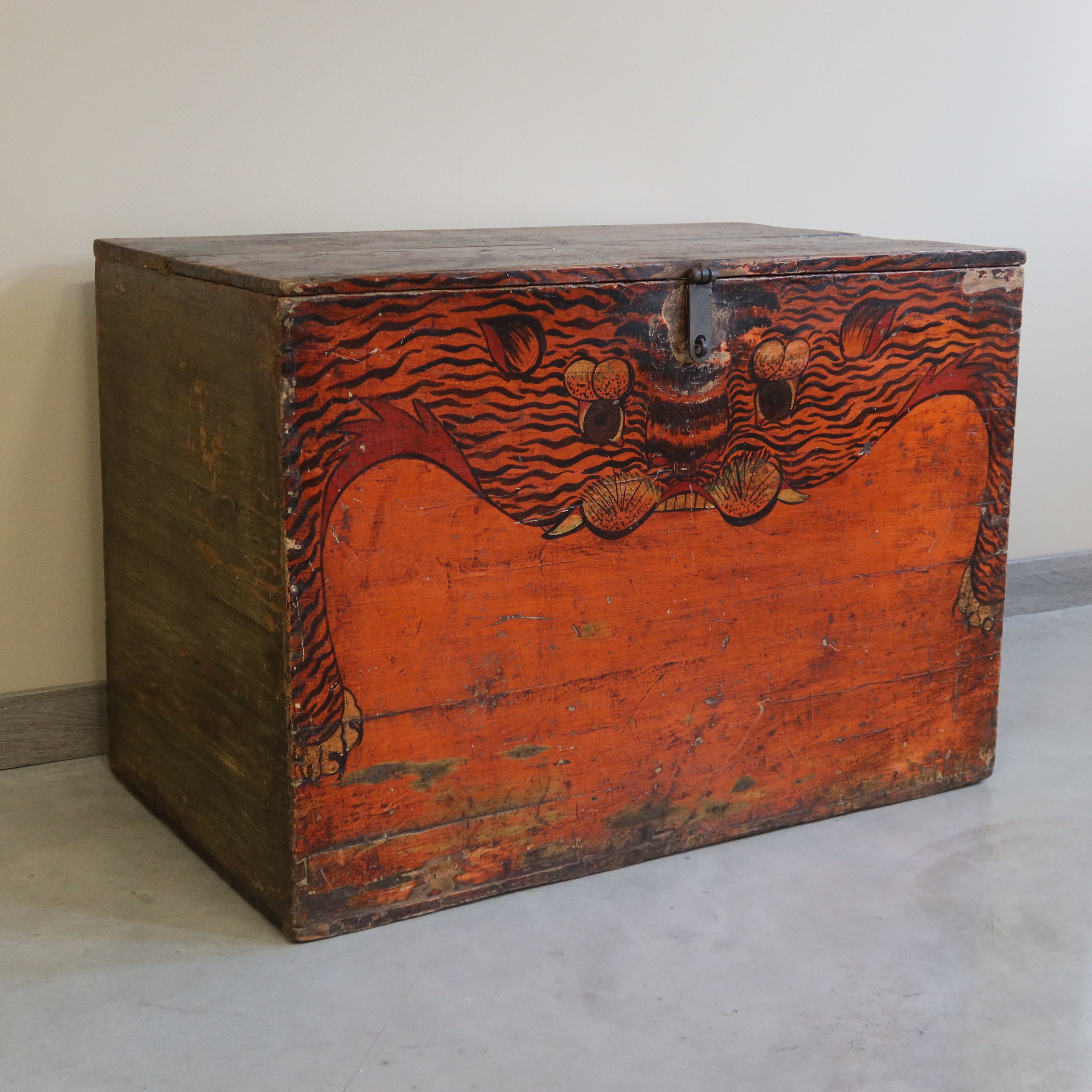 BAULE DEL QINGHAI CON DECORO TIGRE