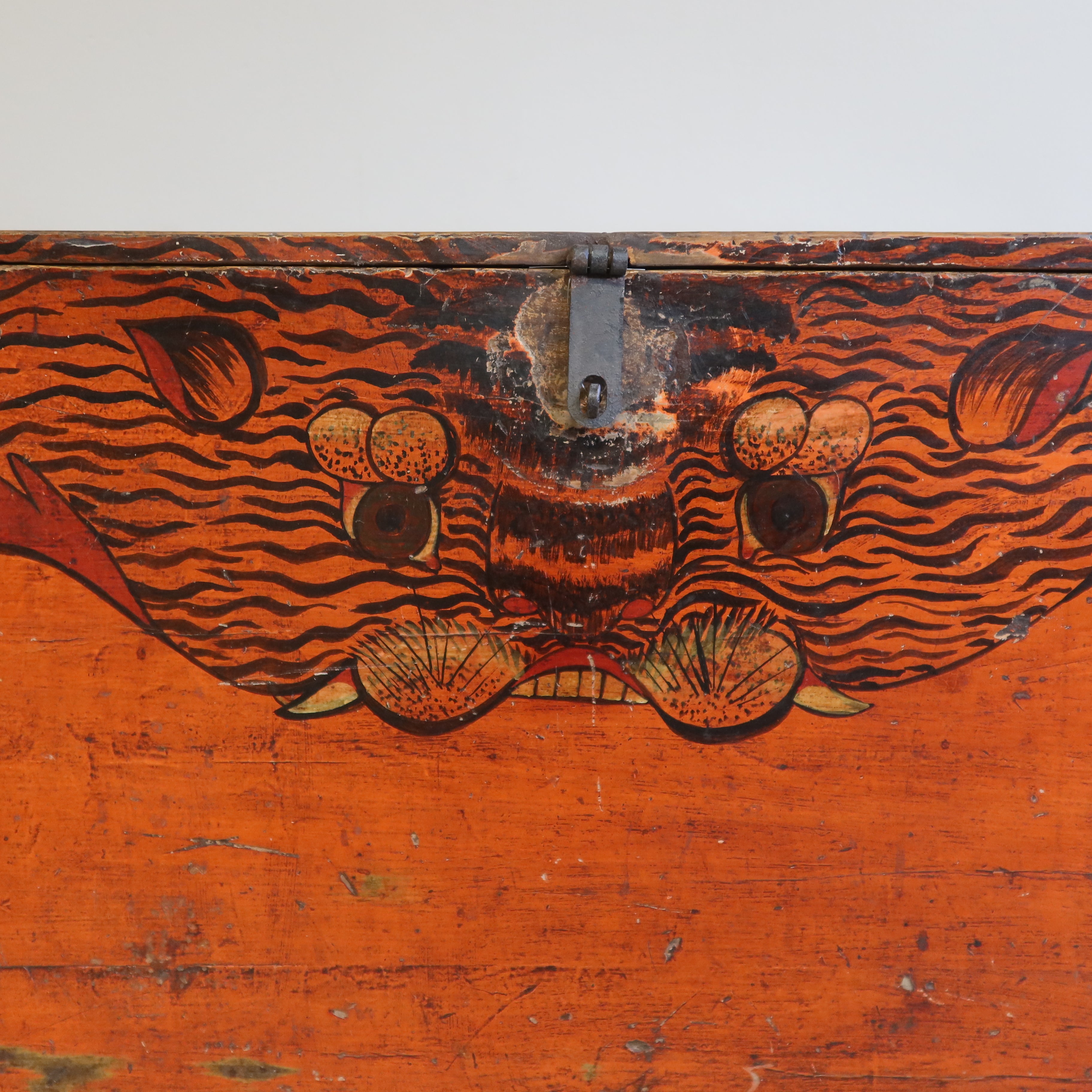 BAULE DEL QINGHAI CON DECORO TIGRE