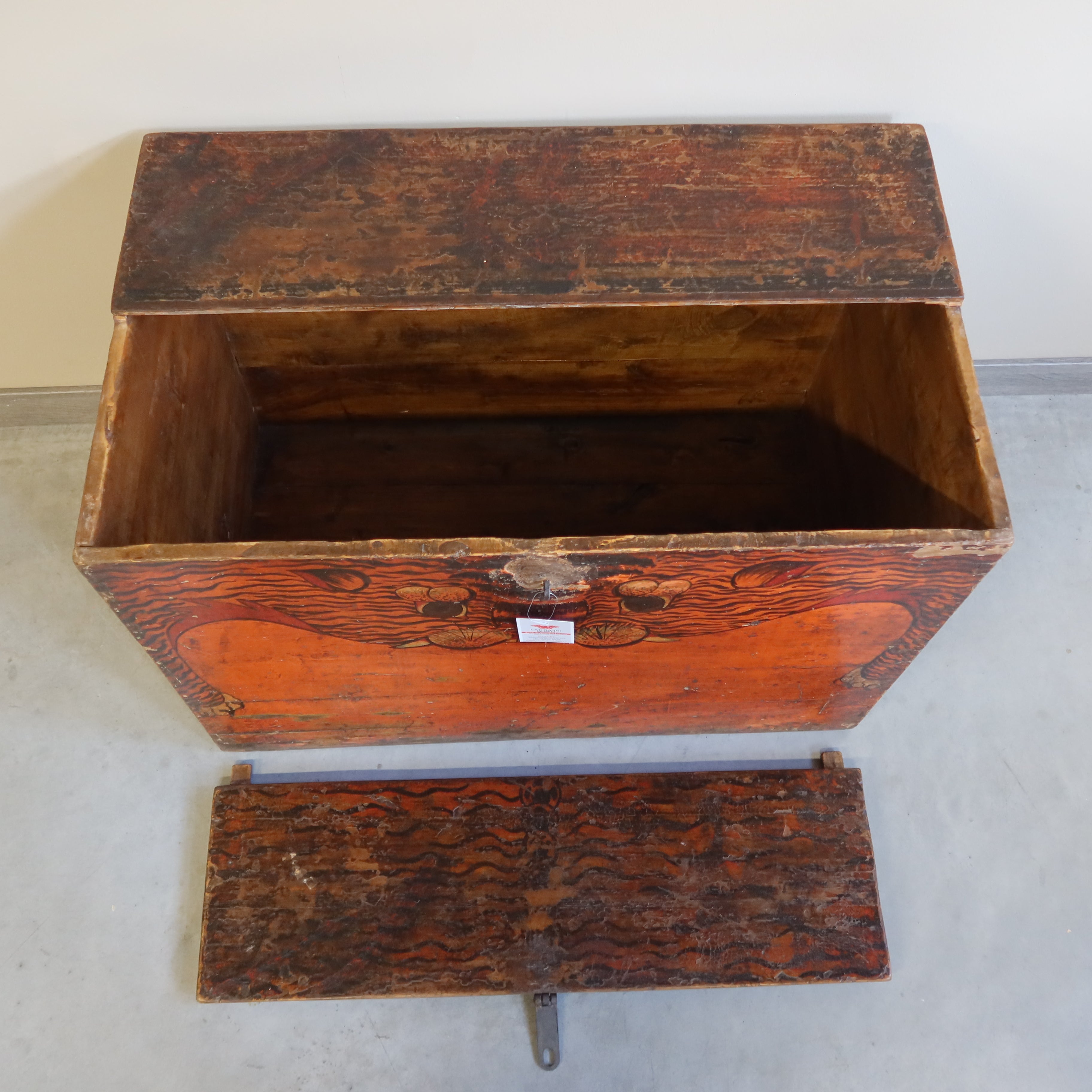 BAULE DEL QINGHAI CON DECORO TIGRE