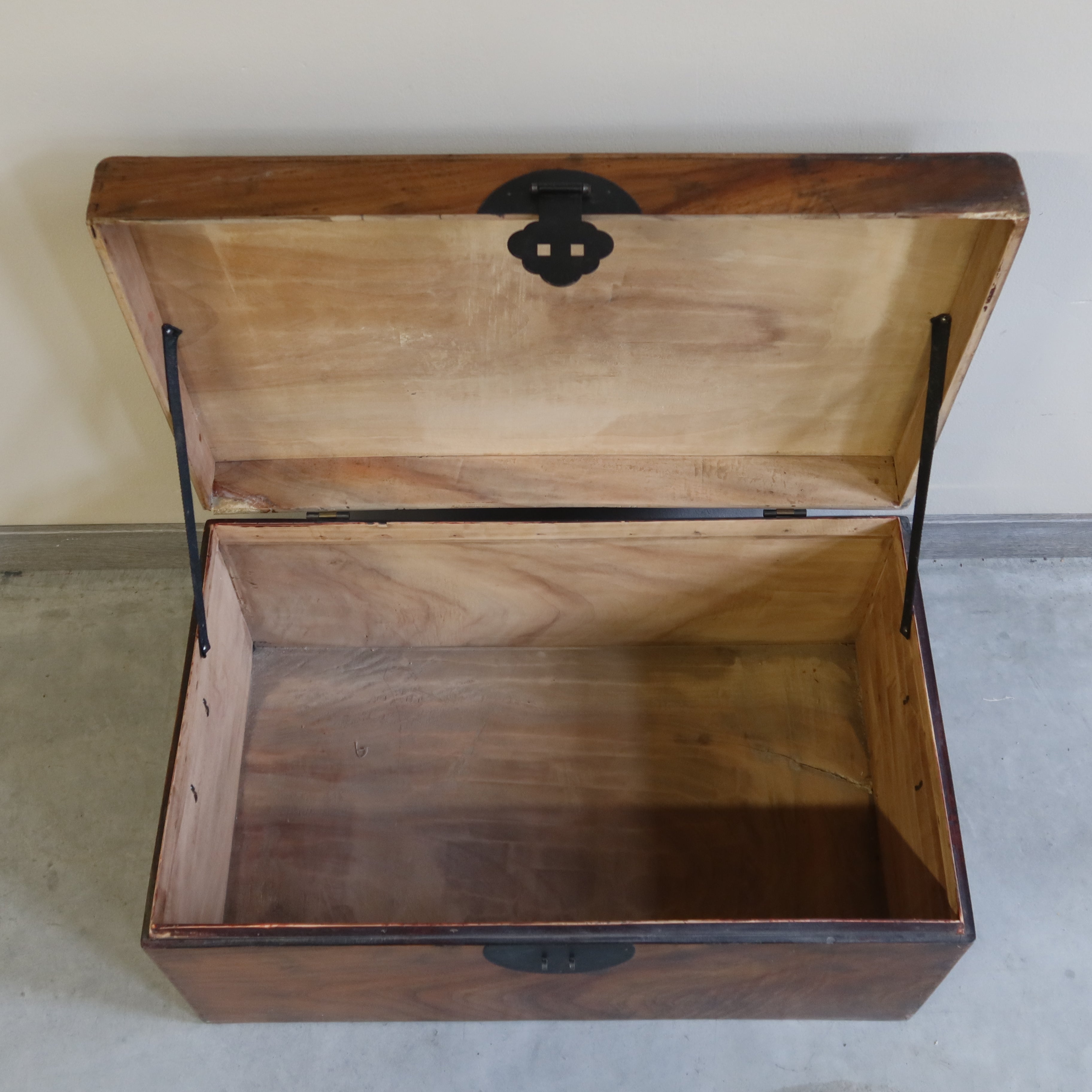 BAULE CINESE IN CANFORA