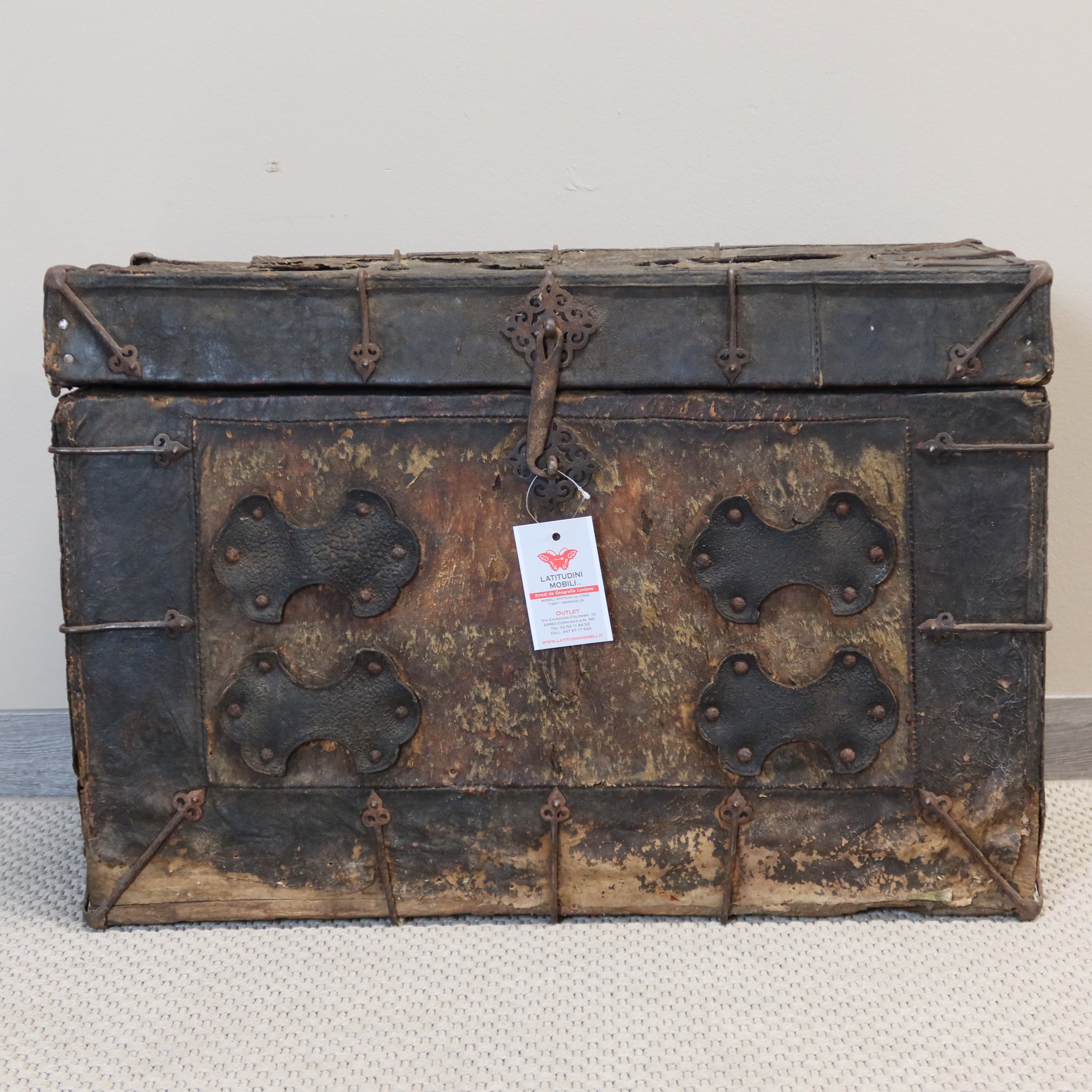 BAULE TIBET IN CUOIO CON INSERTI