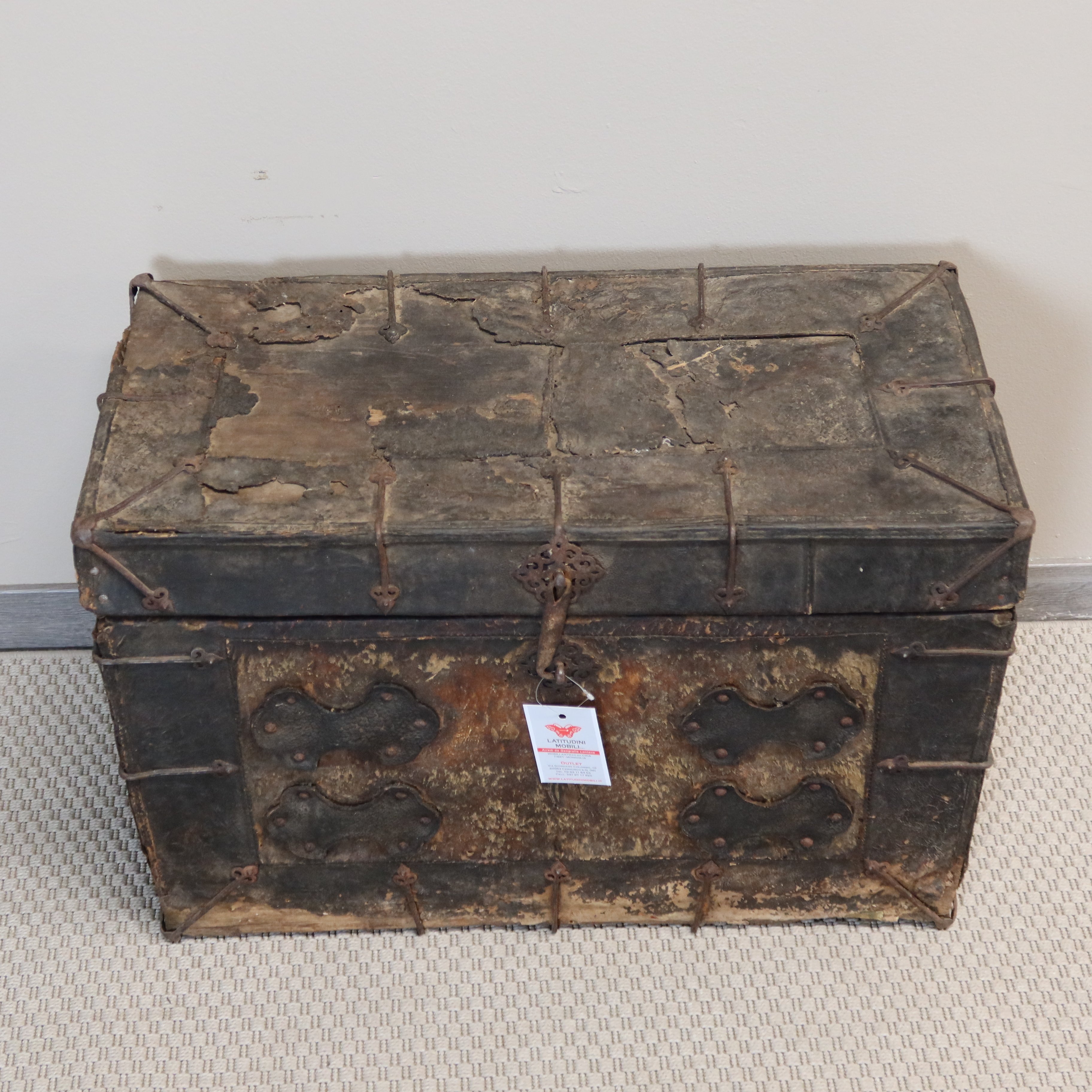 BAULE TIBET IN CUOIO CON INSERTI