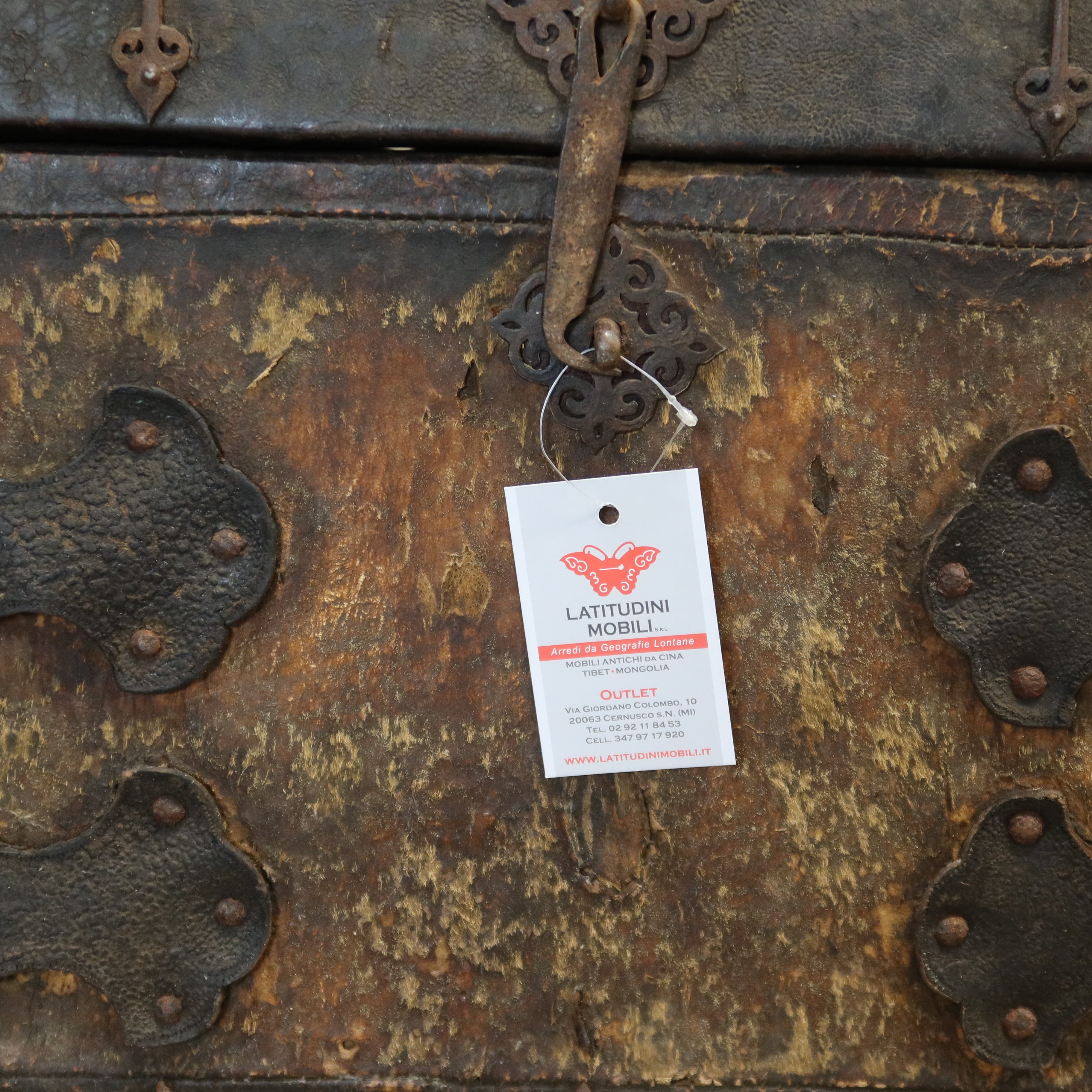 BAULE TIBET IN CUOIO CON INSERTI