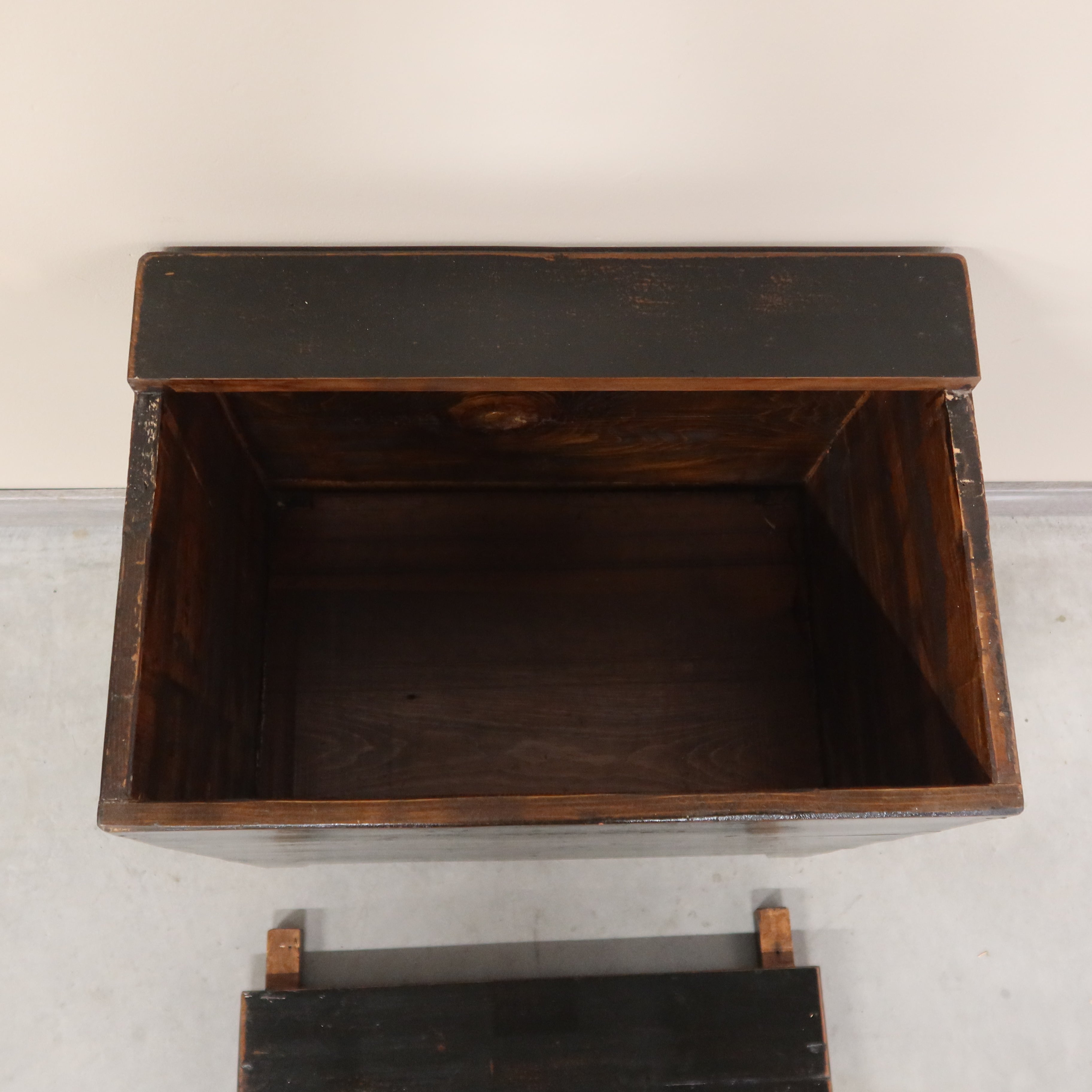 BAULE MONEY CHEST LACCA NERA