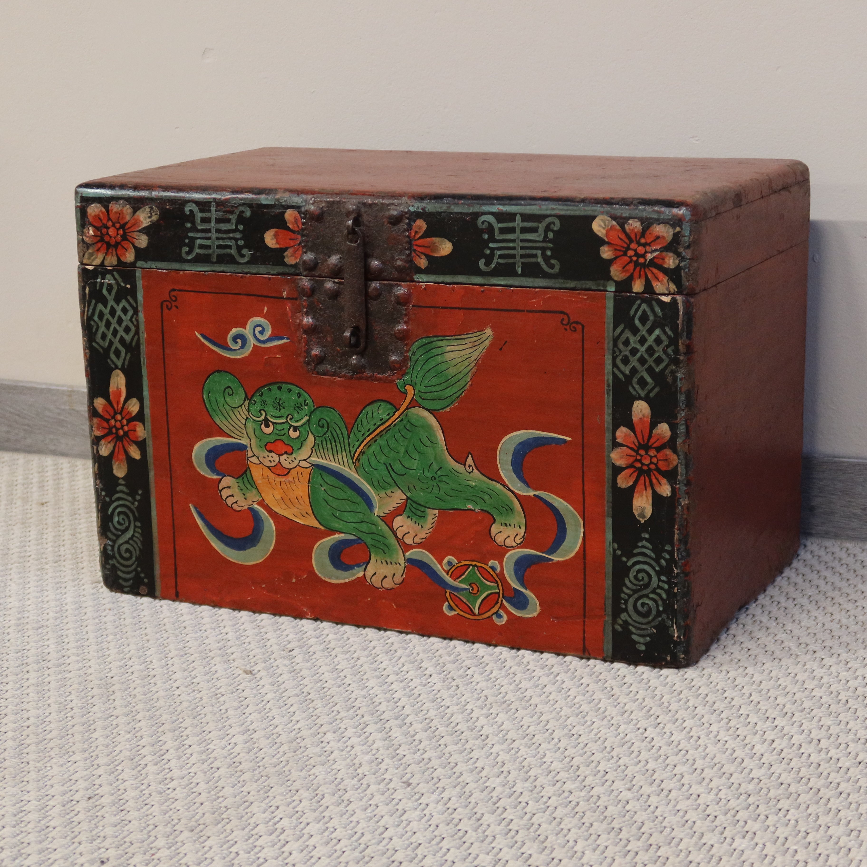 BAULE MONGOLIA DECORO LEONCANE