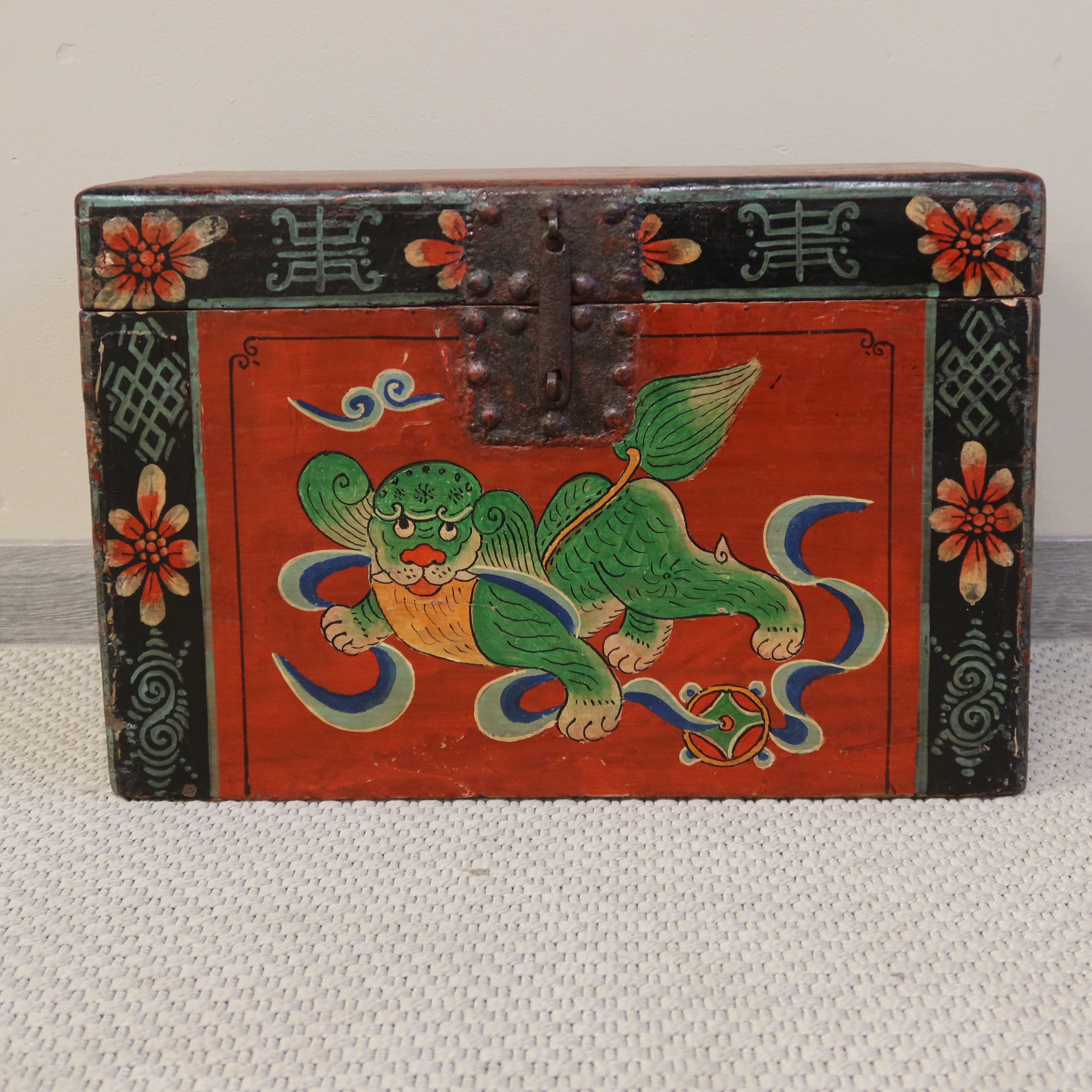 BAULE MONGOLIA DECORO LEONCANE