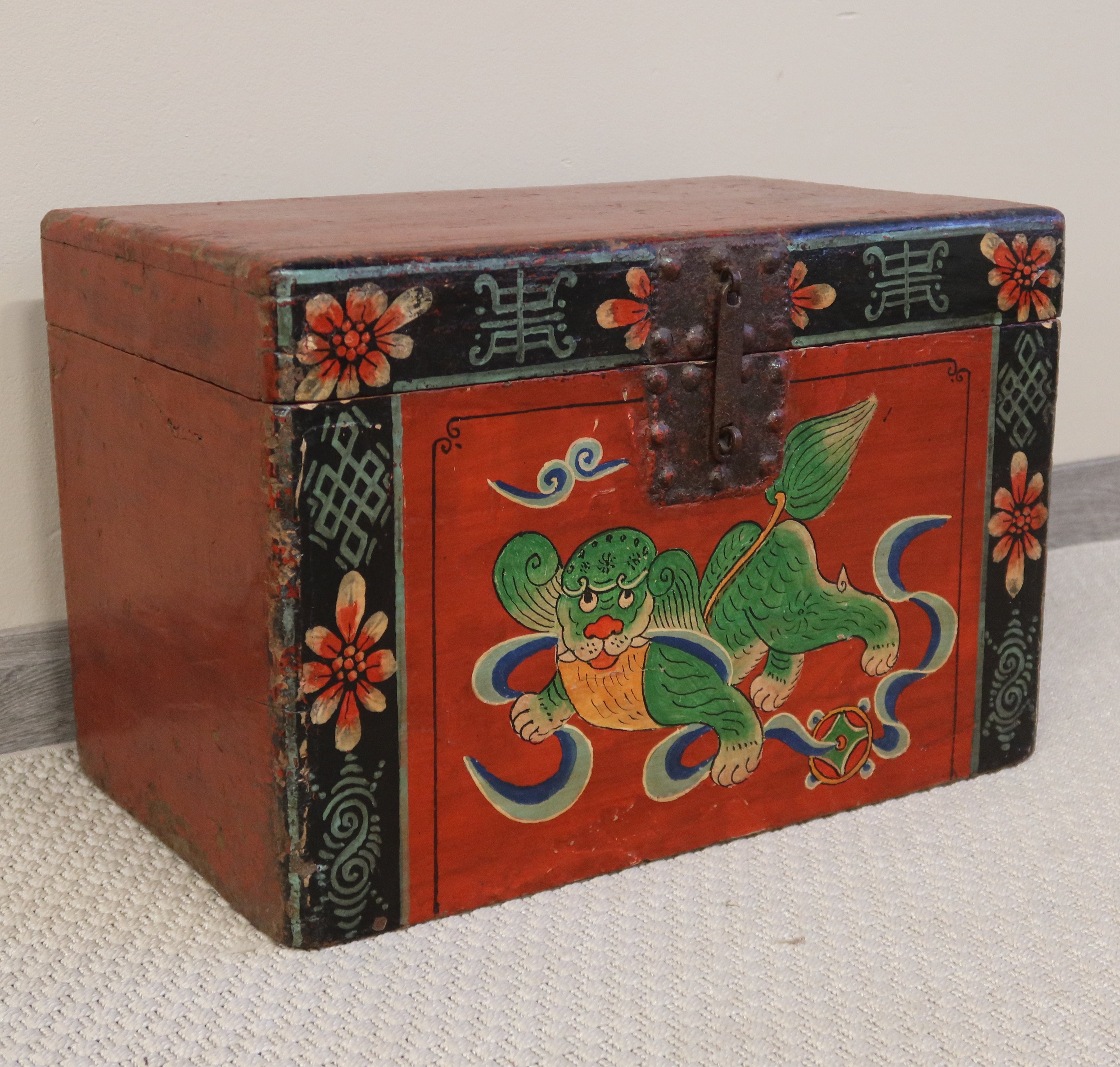 BAULE MONGOLIA DECORO LEONCANE