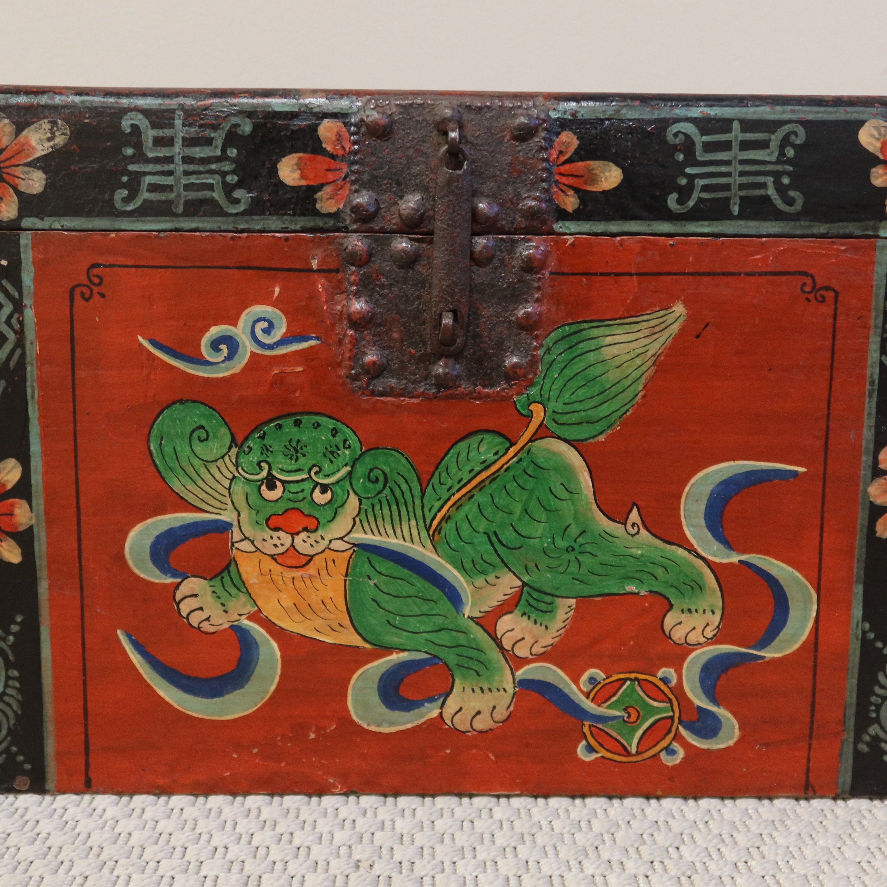 BAULE MONGOLIA DECORO LEONCANE