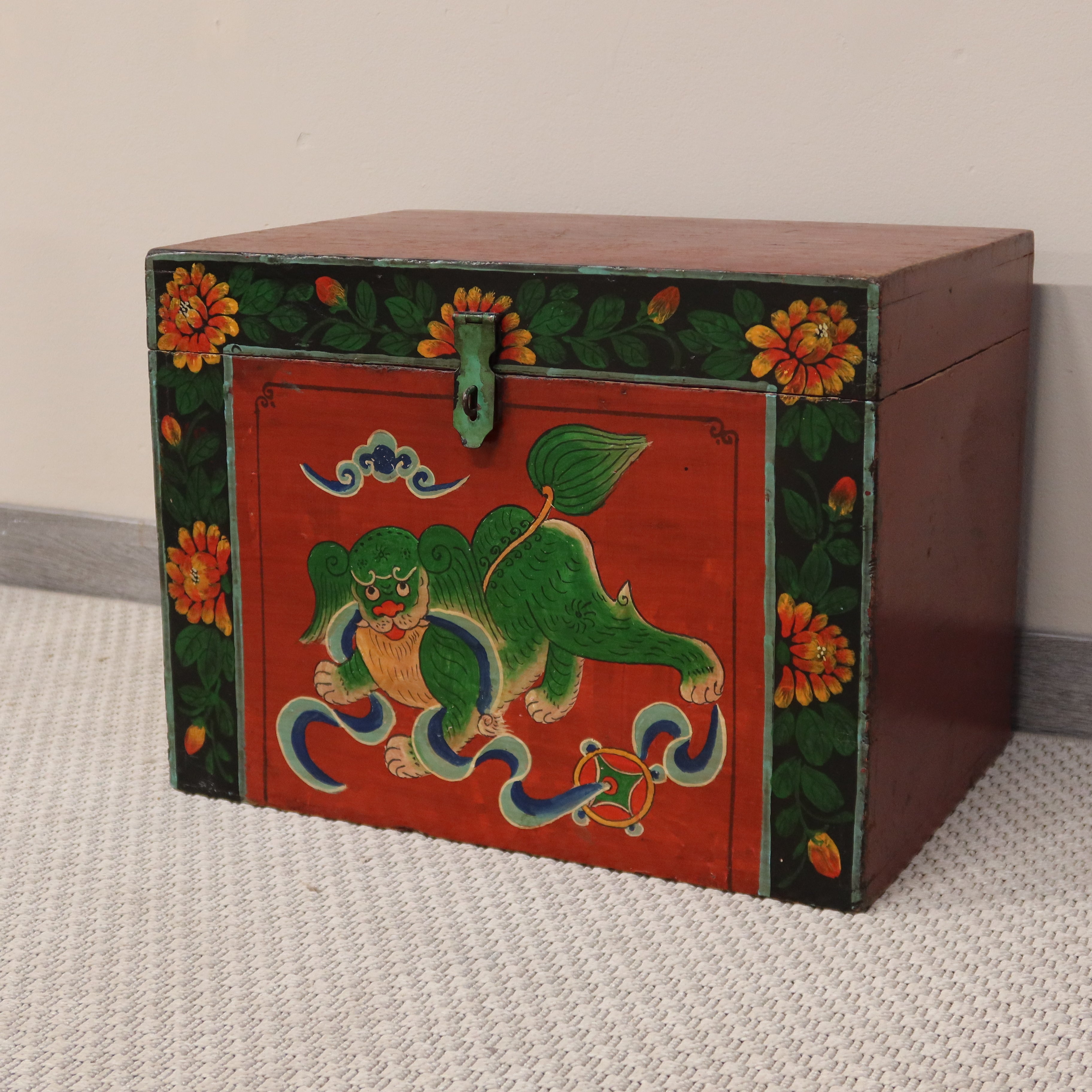 BAULE MONGOLIA DECORO LEONCANE