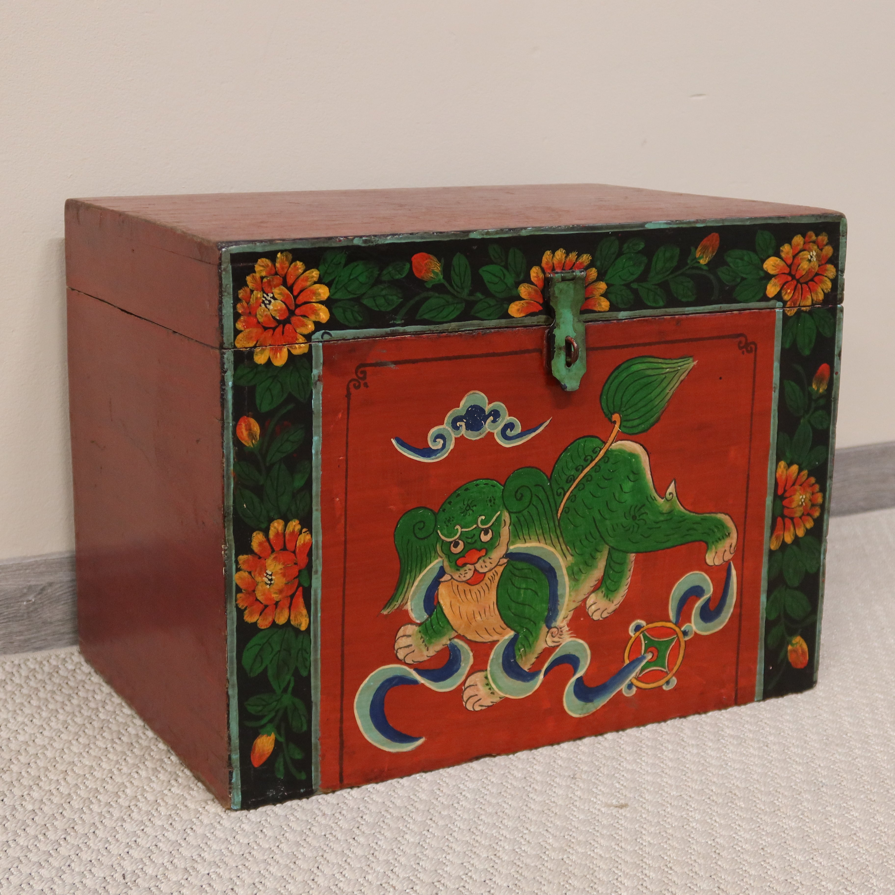 BAULE MONGOLIA DECORO LEONCANE