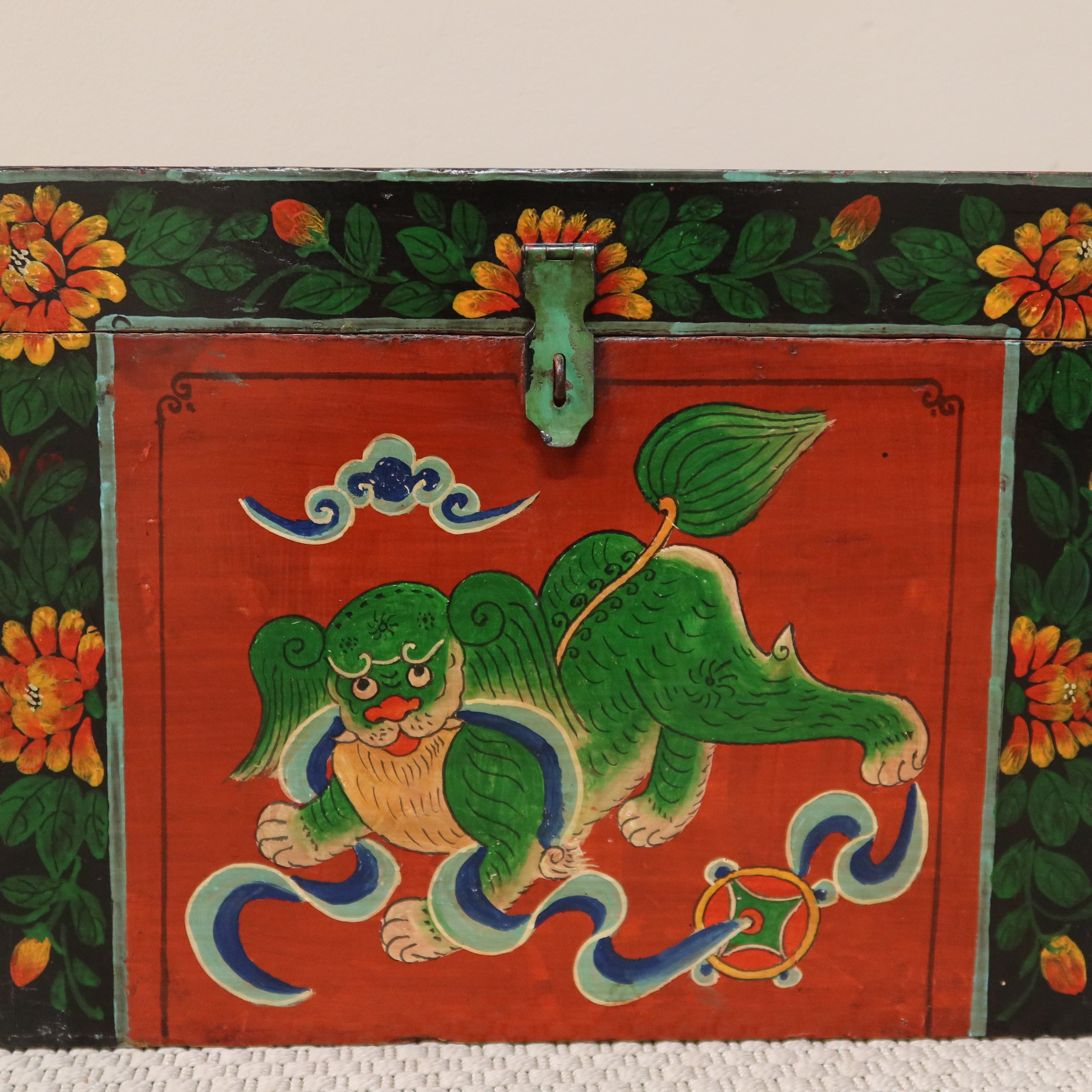 BAULE MONGOLIA DECORO LEONCANE