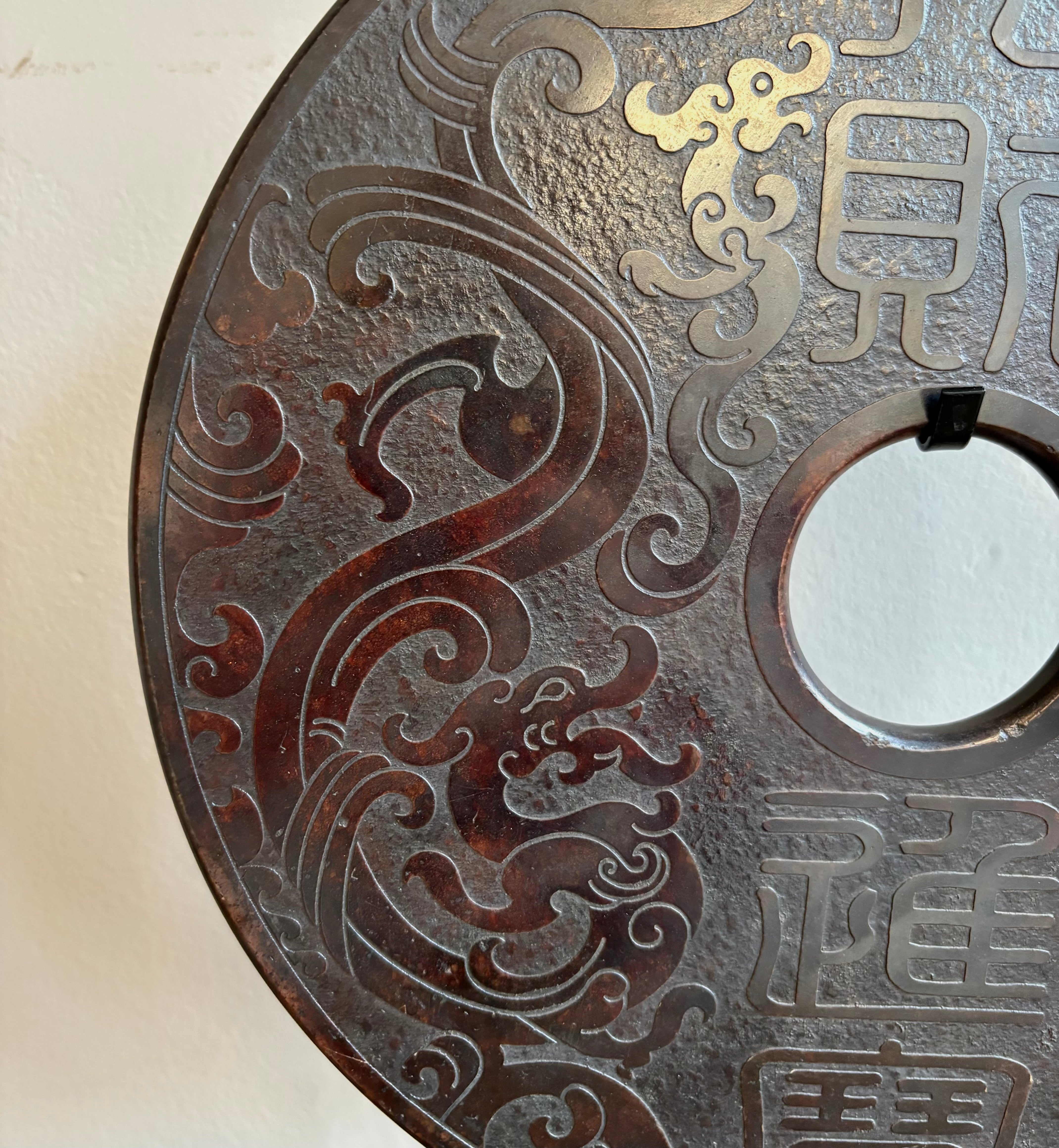 DISCO ORNAMENTALE IN PIETRA SU PIEDISTALLO