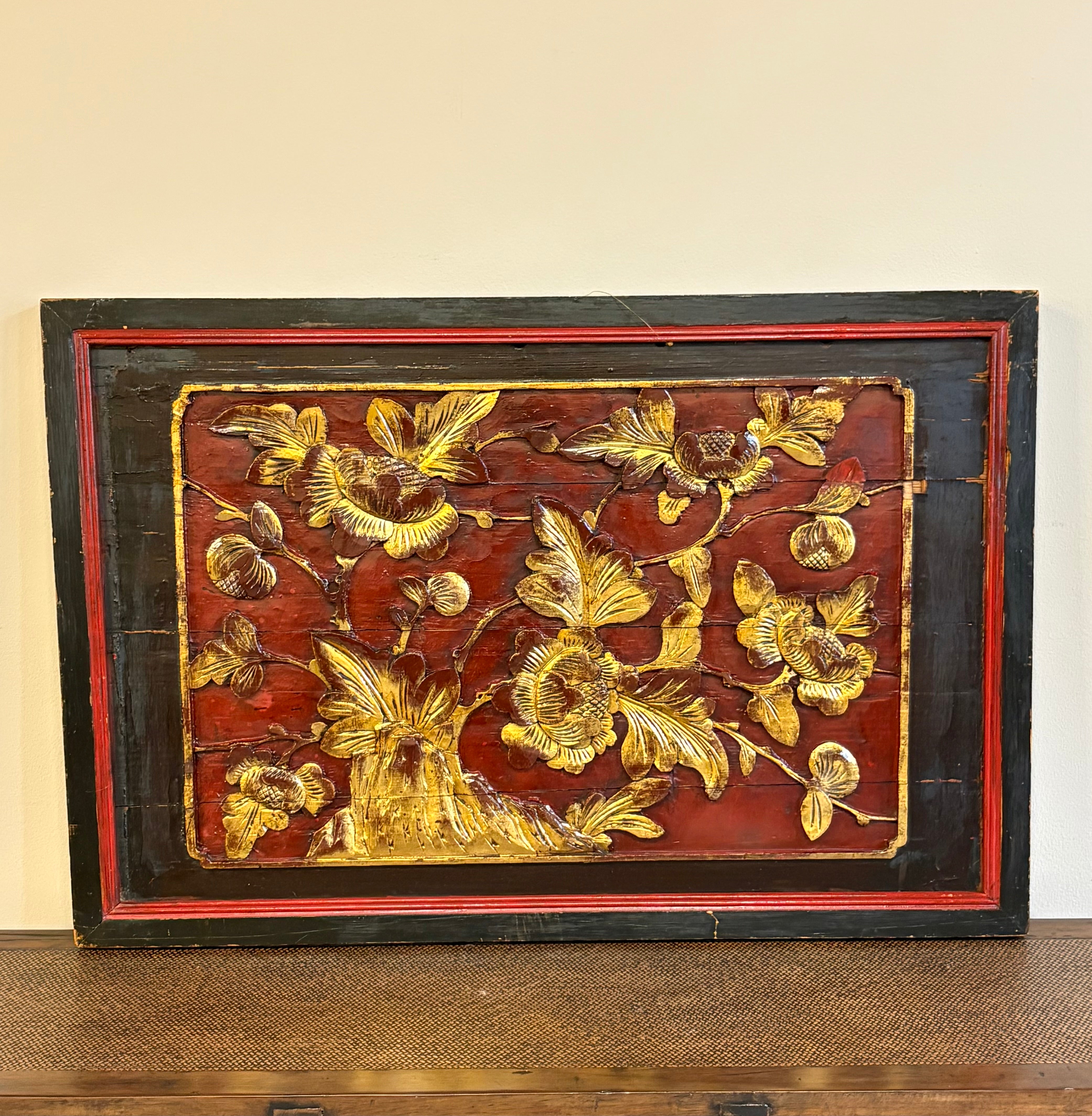 PANNELLO LIGNEO DEL FUJIAN CON INTAGLI DORATI