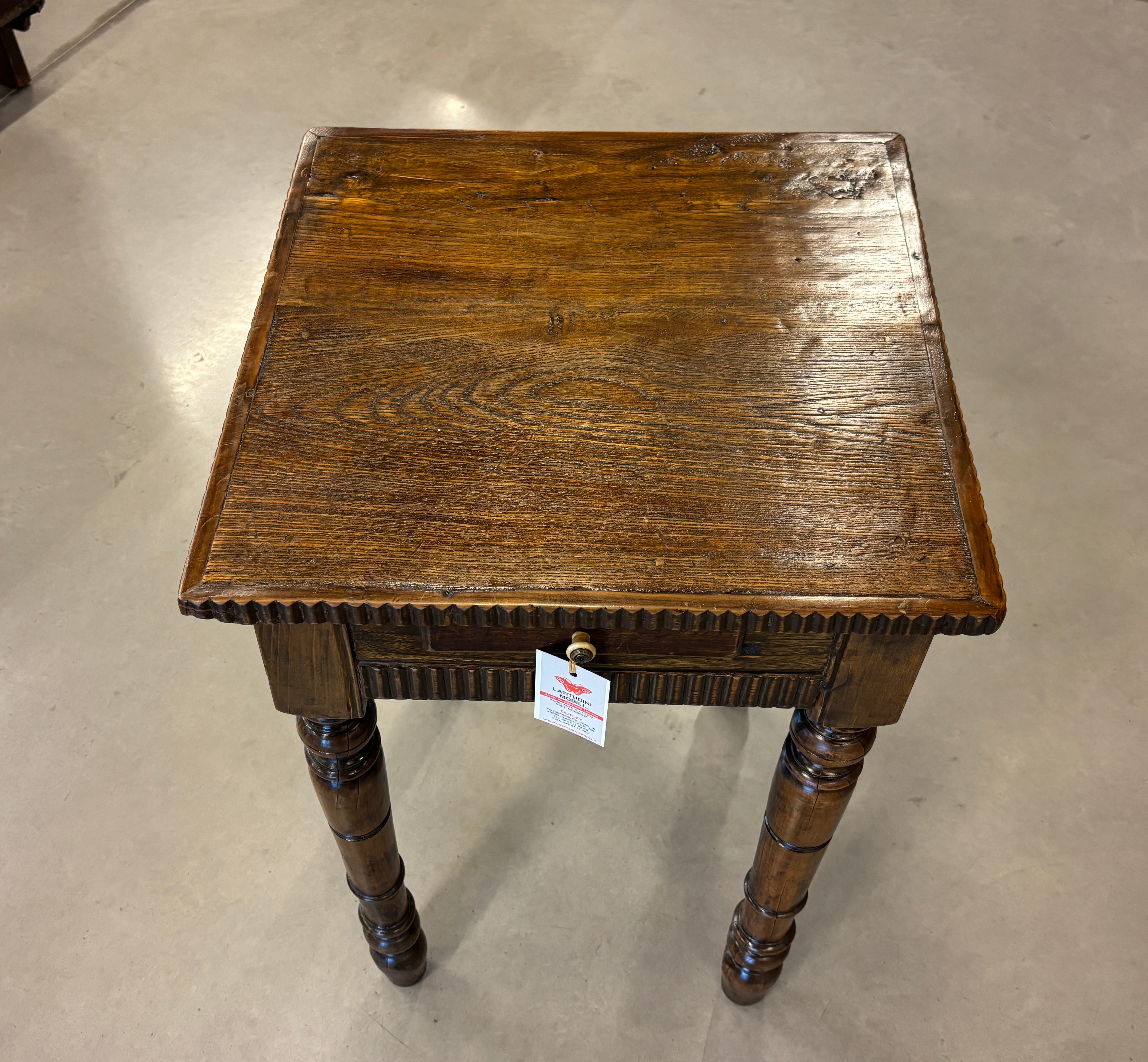 TAVOLINO OLMO CINESE CON CASSETTO