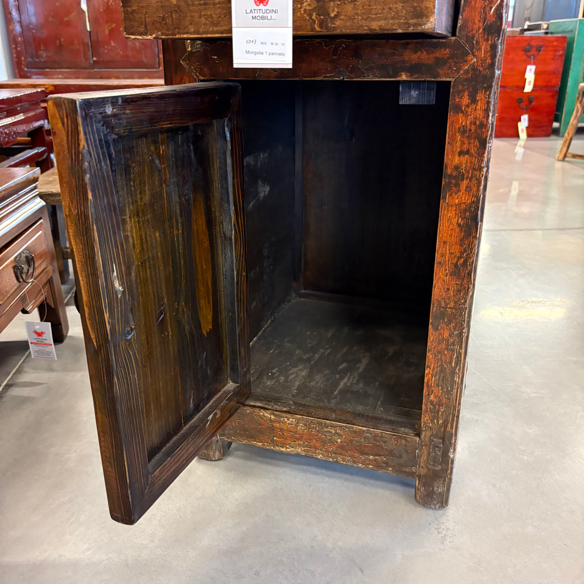 CREDENZA MONGOLIA APERTURA LATERALE FRONTE DECORATO